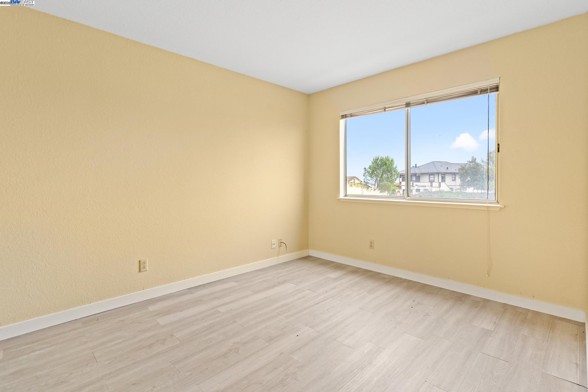 Detail Gallery Image 30 of 34 For 104 Bridgeview Ct, Crockett,  CA 94525 - 3 Beds | 2/1 Baths
