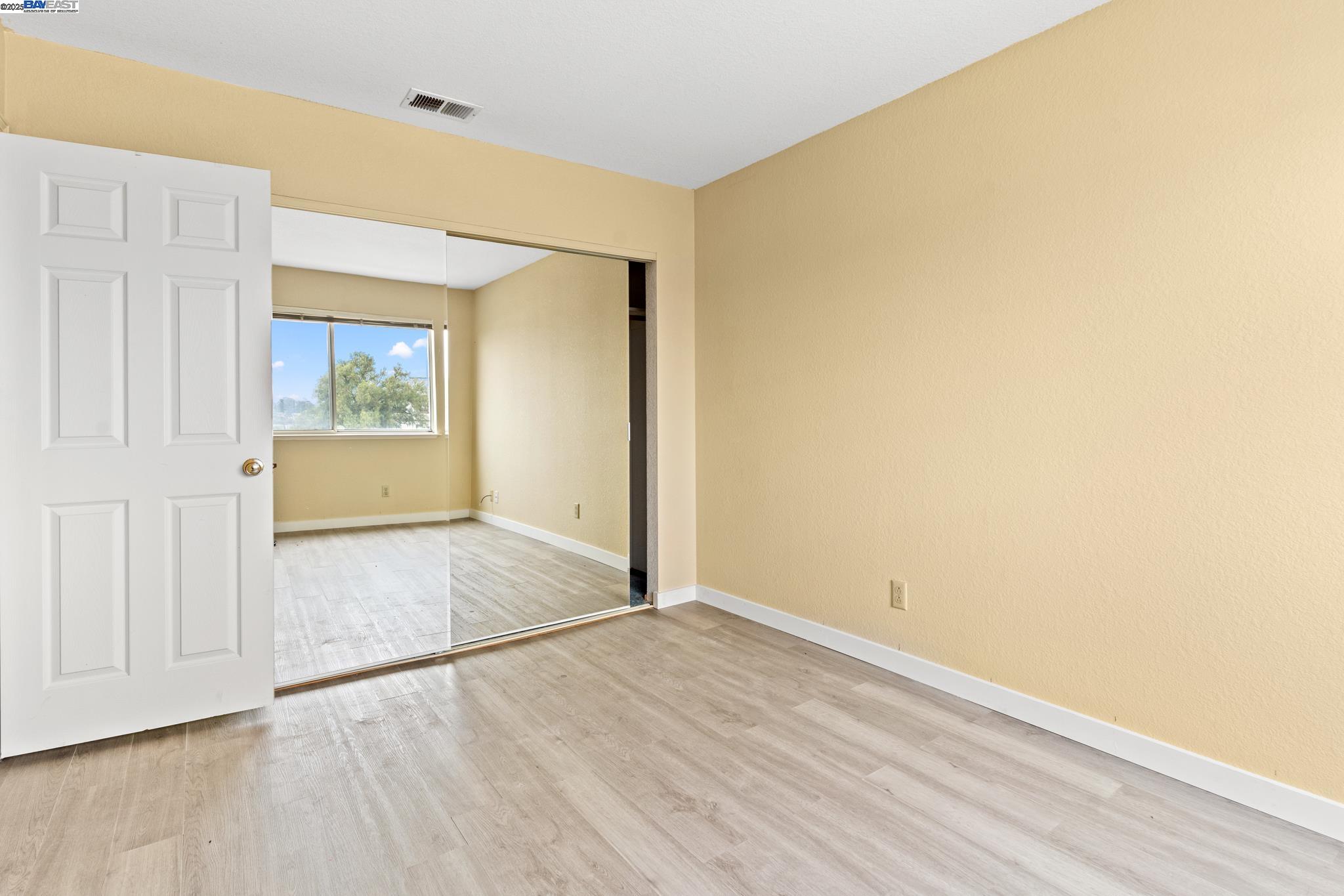 Detail Gallery Image 31 of 34 For 104 Bridgeview Ct, Crockett,  CA 94525 - 3 Beds | 2/1 Baths