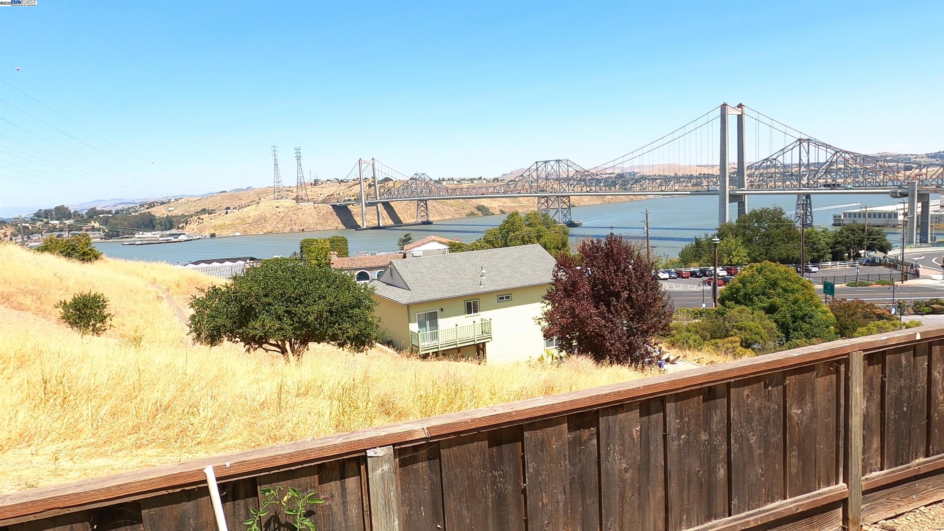 Detail Gallery Image 32 of 34 For 104 Bridgeview Ct, Crockett,  CA 94525 - 3 Beds | 2/1 Baths