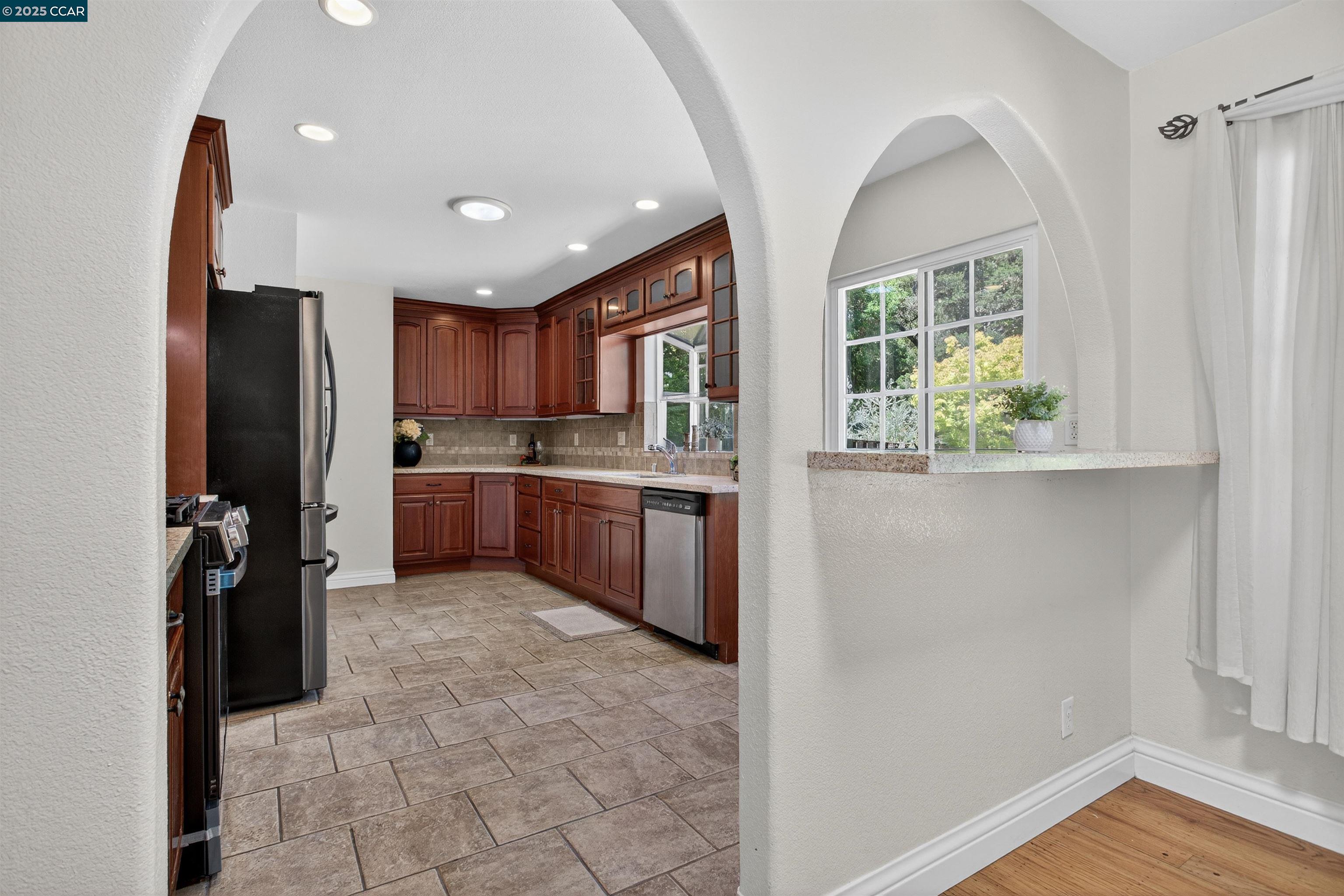 Detail Gallery Image 11 of 29 For 1 Vista Del Moraga, Orinda,  CA 94563 - 3 Beds | 2 Baths