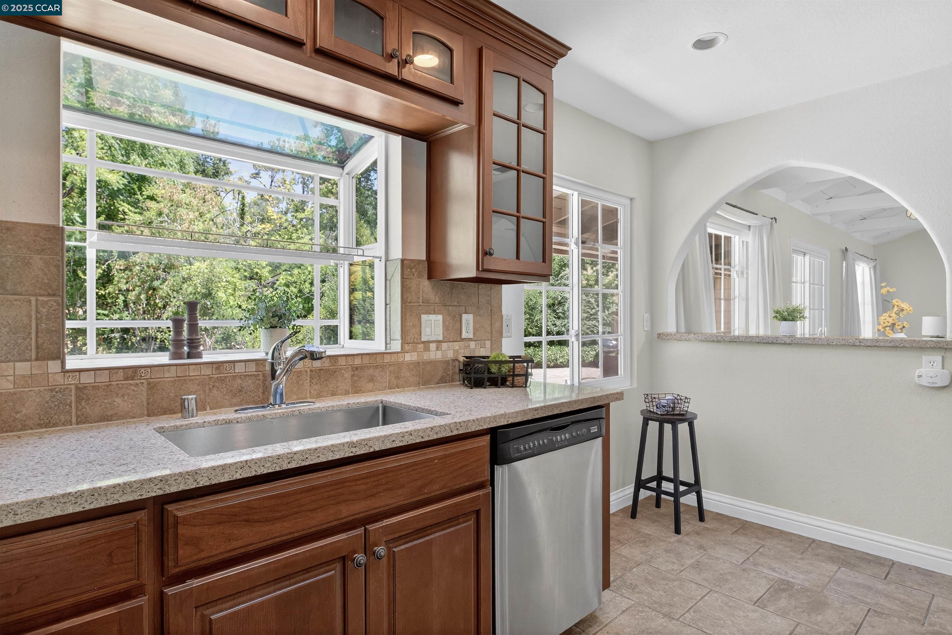 Detail Gallery Image 12 of 29 For 1 Vista Del Moraga, Orinda,  CA 94563 - 3 Beds | 2 Baths