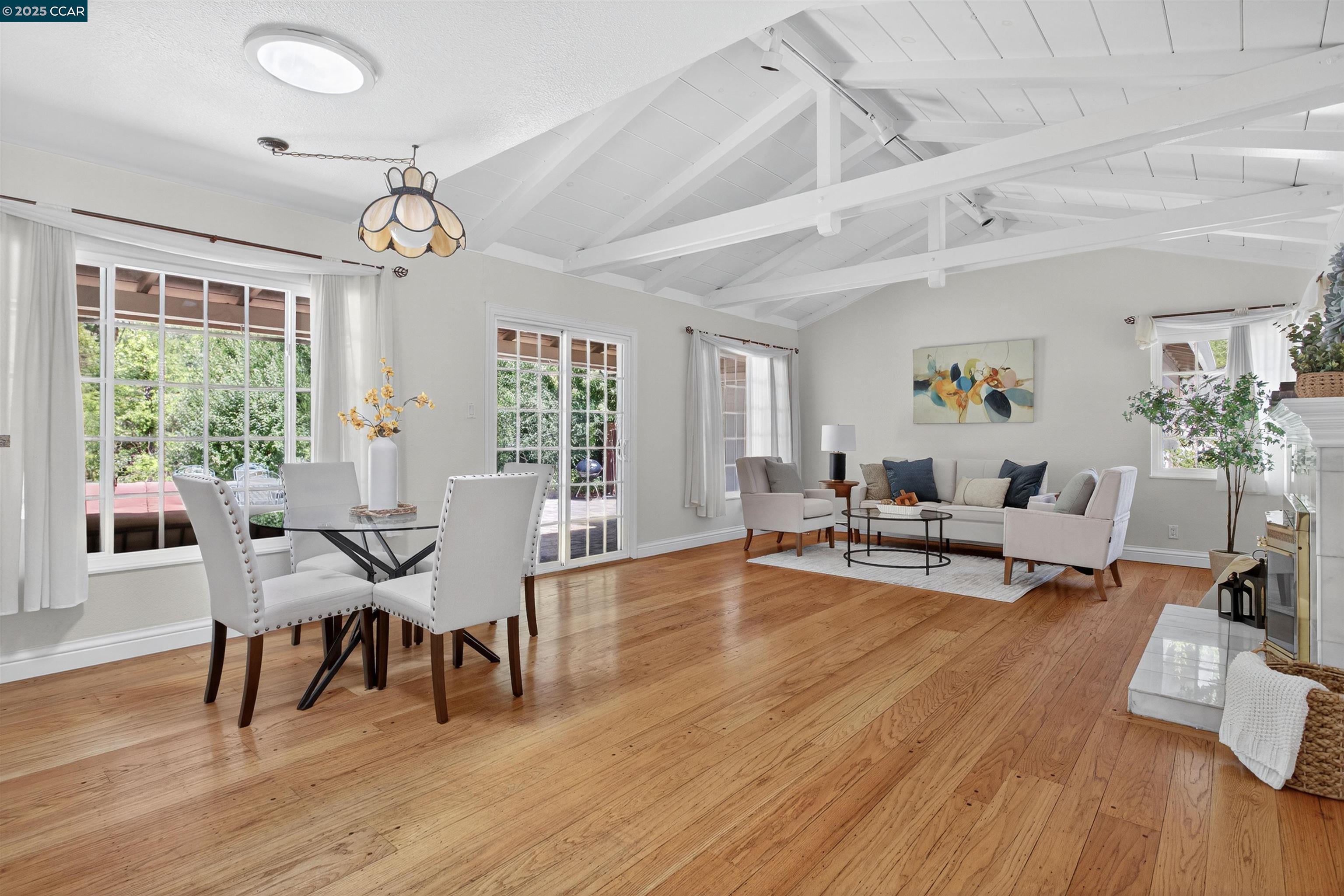 Detail Gallery Image 4 of 29 For 1 Vista Del Moraga, Orinda,  CA 94563 - 3 Beds | 2 Baths