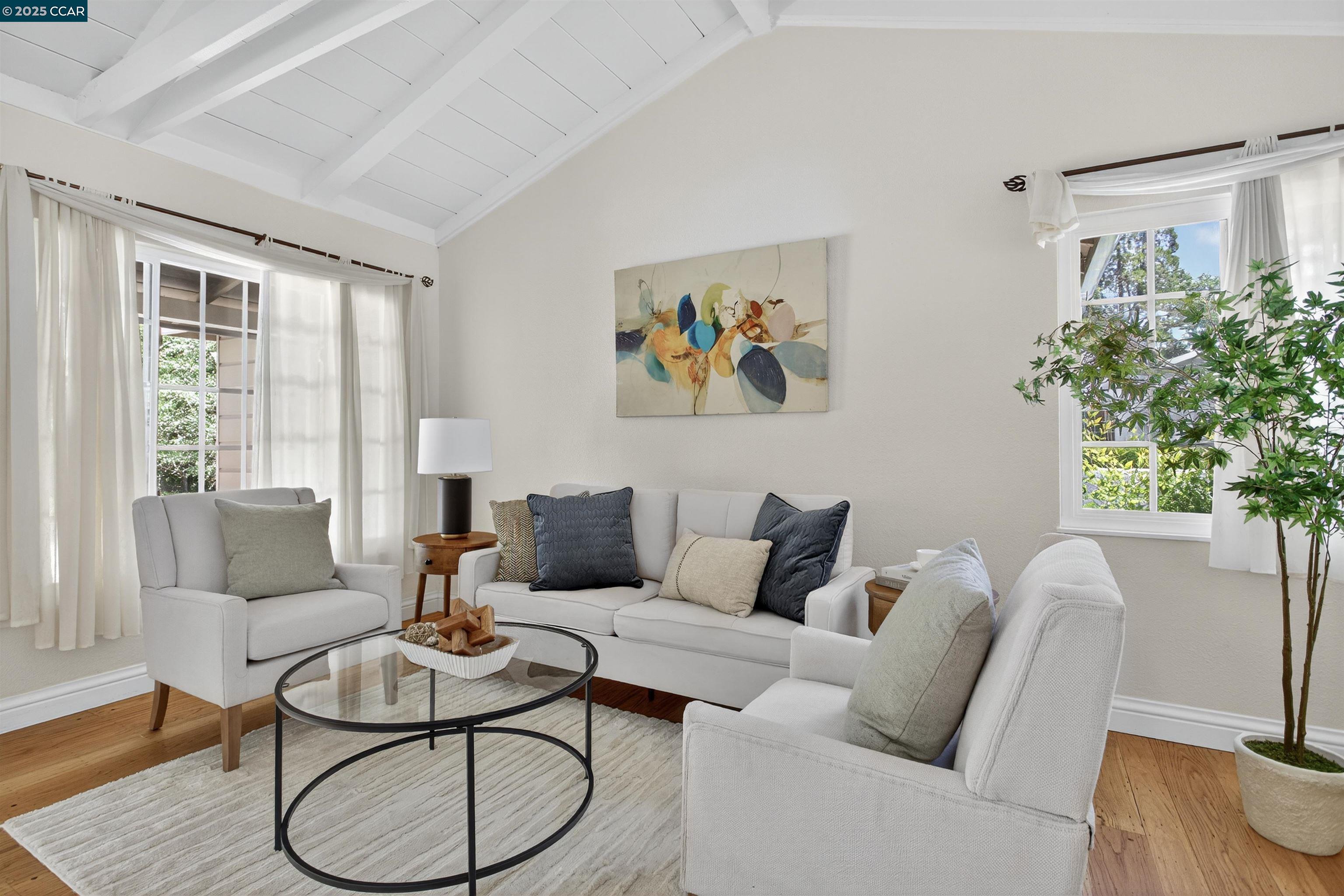 Detail Gallery Image 6 of 29 For 1 Vista Del Moraga, Orinda,  CA 94563 - 3 Beds | 2 Baths