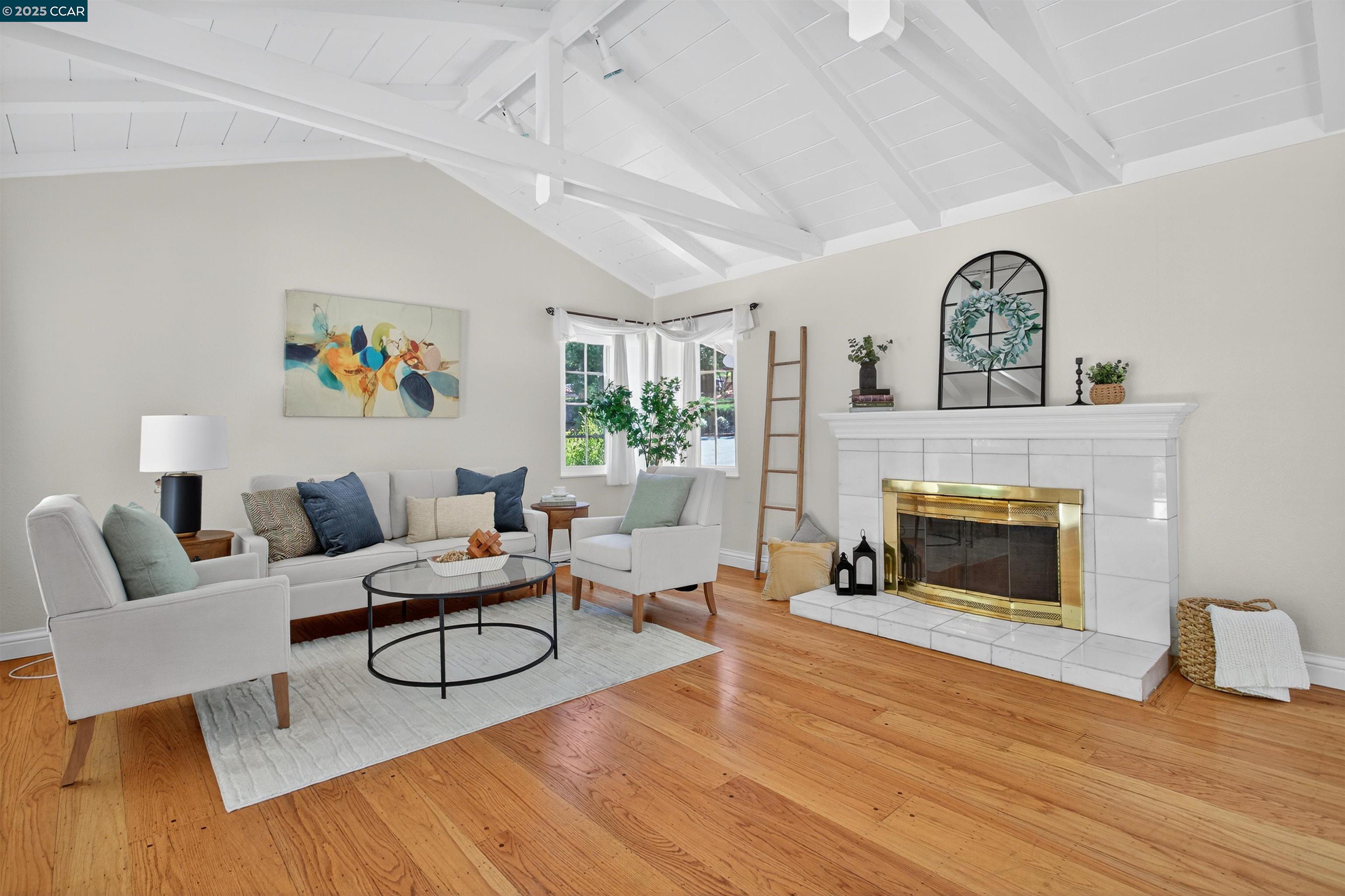 Detail Gallery Image 10 of 29 For 1 Vista Del Moraga, Orinda,  CA 94563 - 3 Beds | 2 Baths