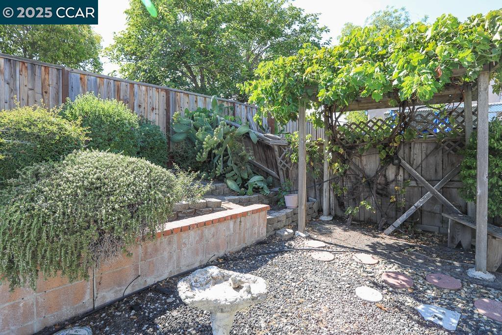 Detail Gallery Image 30 of 55 For 2465 Buena Vista Ave, Walnut Creek,  CA 94597 - 3 Beds | 2 Baths