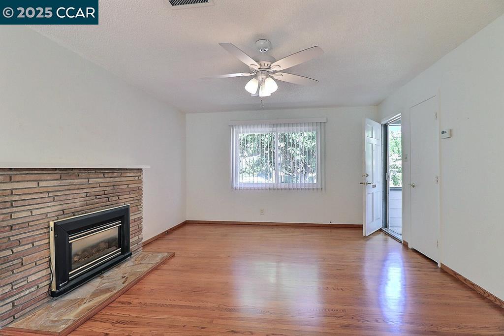 Detail Gallery Image 4 of 55 For 2465 Buena Vista Ave, Walnut Creek,  CA 94597 - 3 Beds | 2 Baths