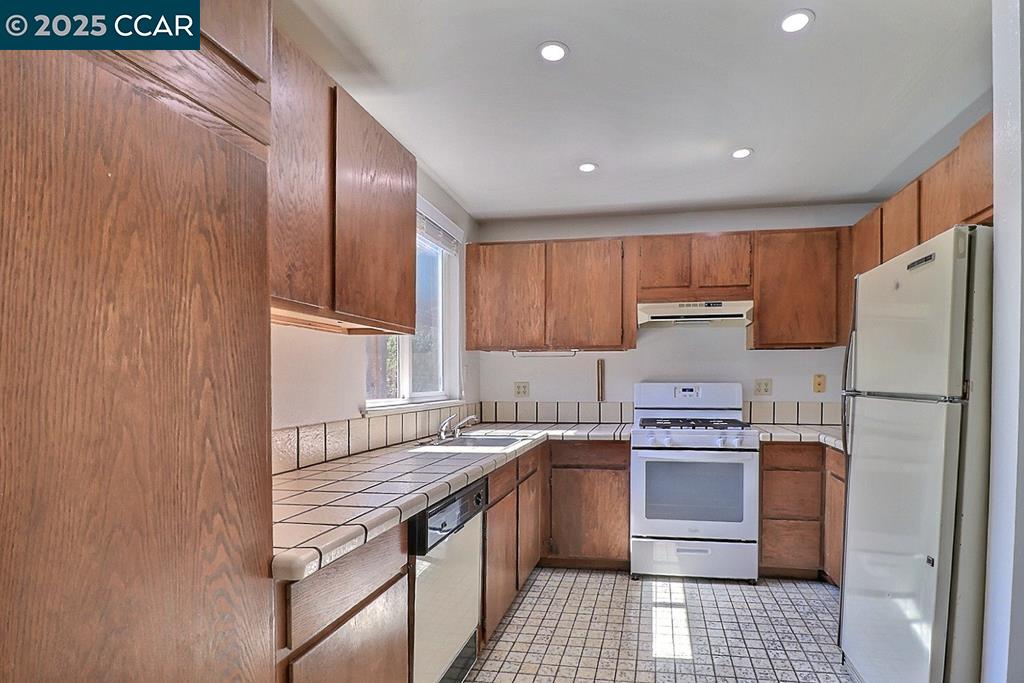 Detail Gallery Image 44 of 55 For 2465 Buena Vista Ave, Walnut Creek,  CA 94597 - 3 Beds | 2 Baths