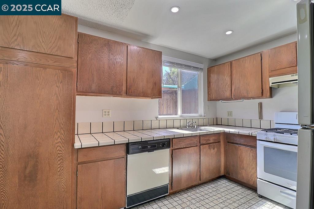 Detail Gallery Image 47 of 55 For 2465 Buena Vista Ave, Walnut Creek,  CA 94597 - 3 Beds | 2 Baths