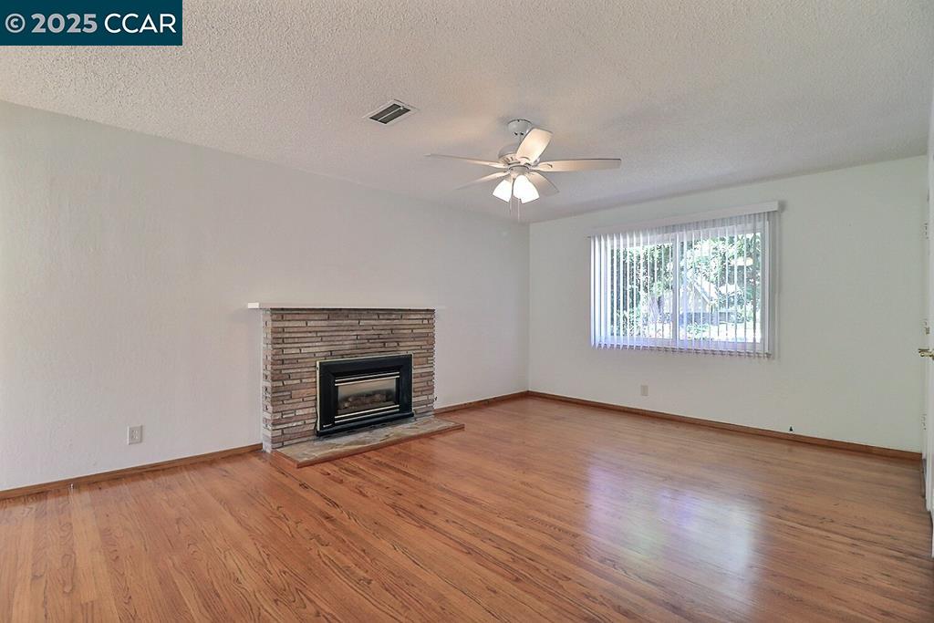 Detail Gallery Image 6 of 55 For 2465 Buena Vista Ave, Walnut Creek,  CA 94597 - 3 Beds | 2 Baths
