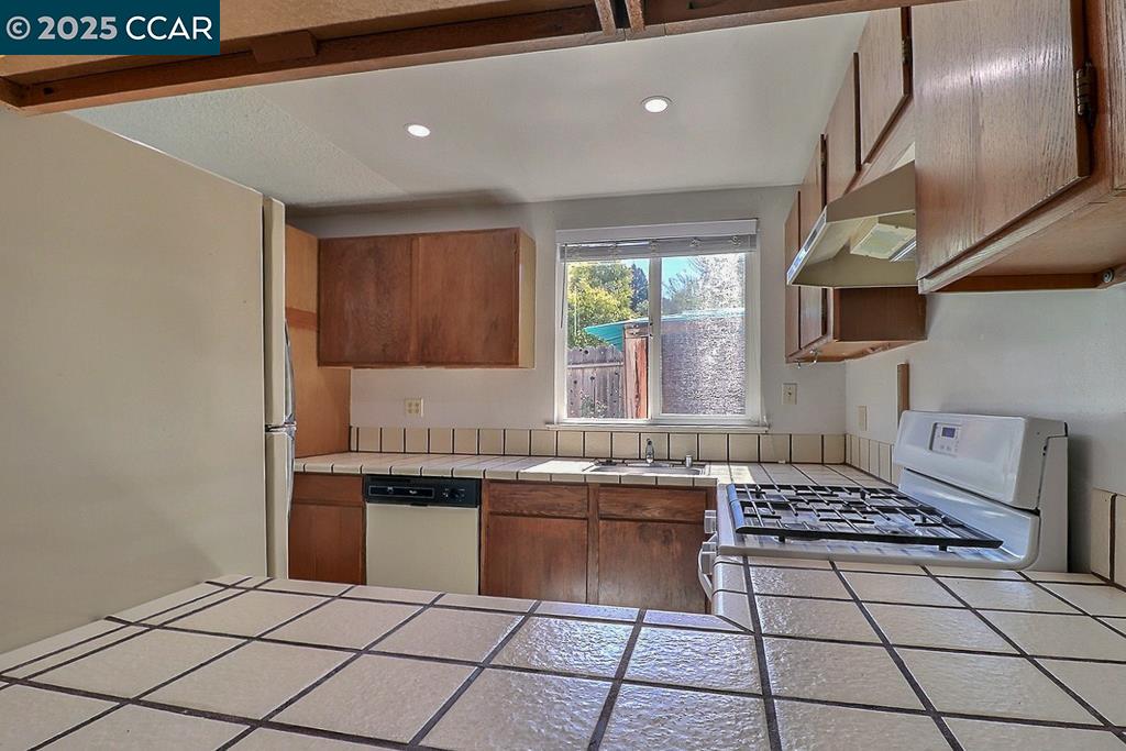 Detail Gallery Image 53 of 55 For 2465 Buena Vista Ave, Walnut Creek,  CA 94597 - 3 Beds | 2 Baths