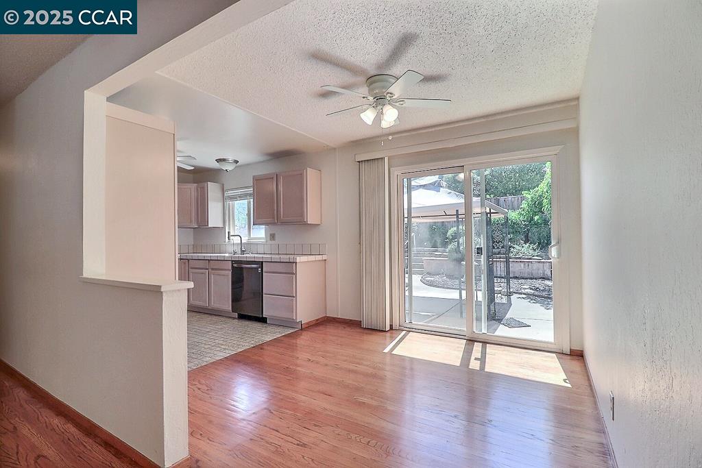 Detail Gallery Image 9 of 55 For 2465 Buena Vista Ave, Walnut Creek,  CA 94597 - 3 Beds | 2 Baths