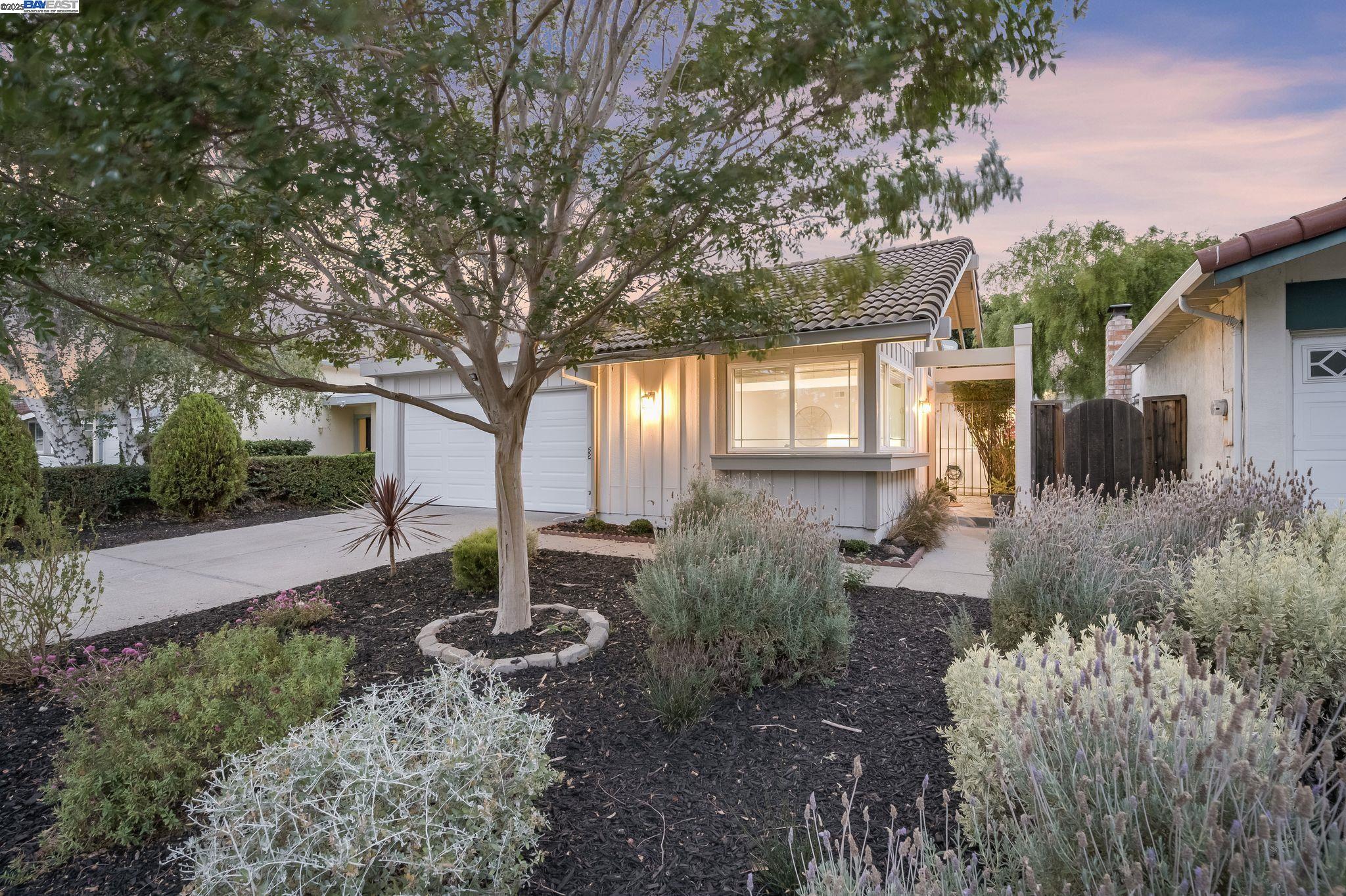 Detail Gallery Image 1 of 1 For 3871 Dryden Rd, Fremont,  CA 94555 - 3 Beds | 2 Baths