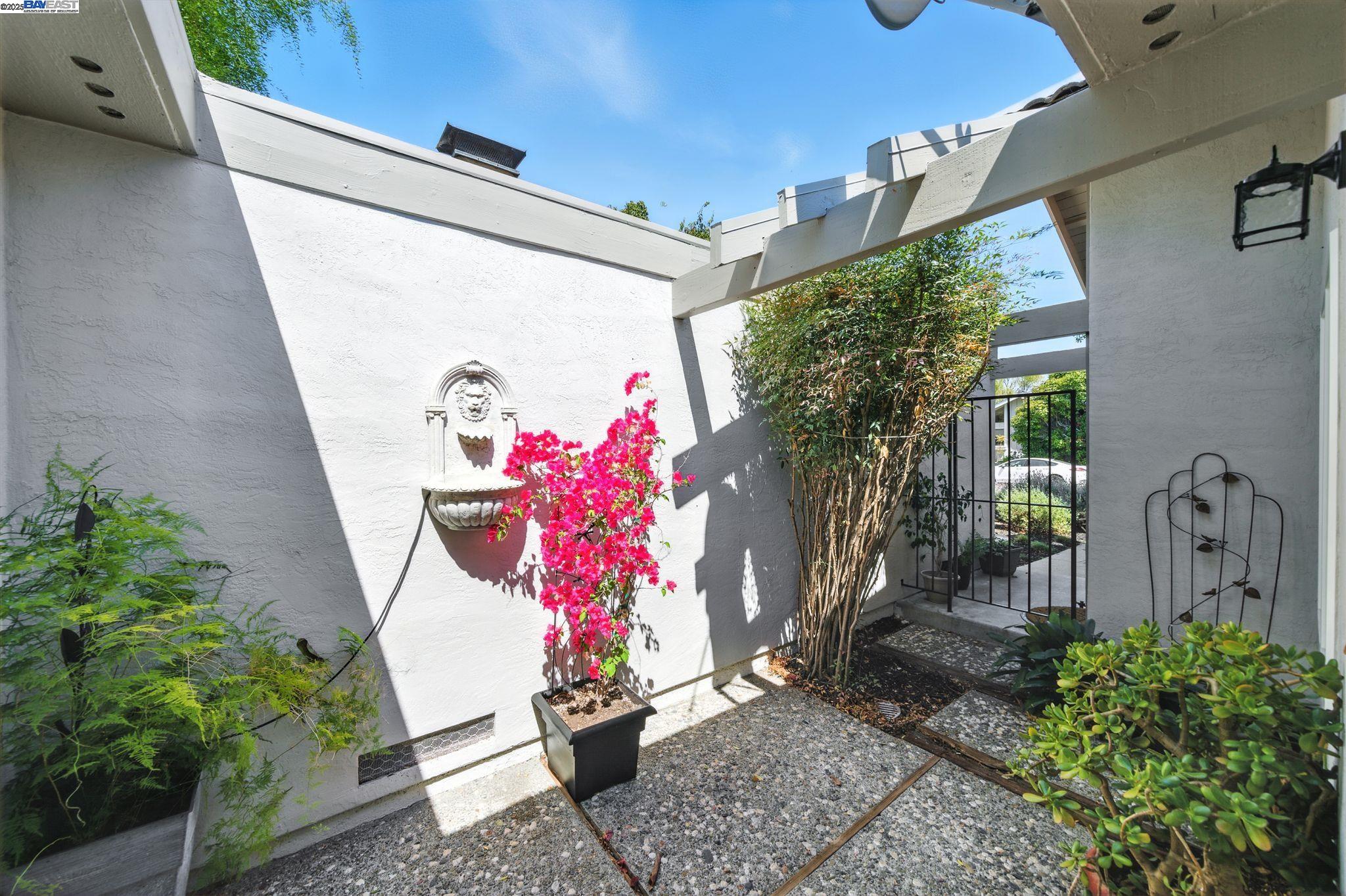Detail Gallery Image 25 of 37 For 3871 Dryden Rd, Fremont,  CA 94555 - 3 Beds | 2 Baths