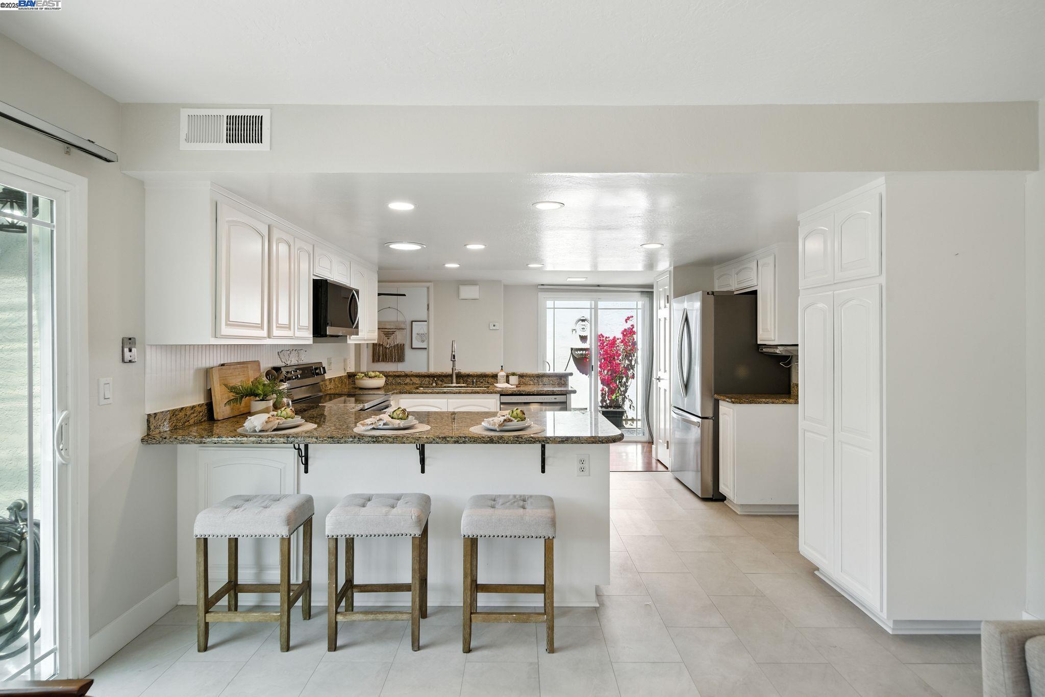 Detail Gallery Image 8 of 37 For 3871 Dryden Rd, Fremont,  CA 94555 - 3 Beds | 2 Baths