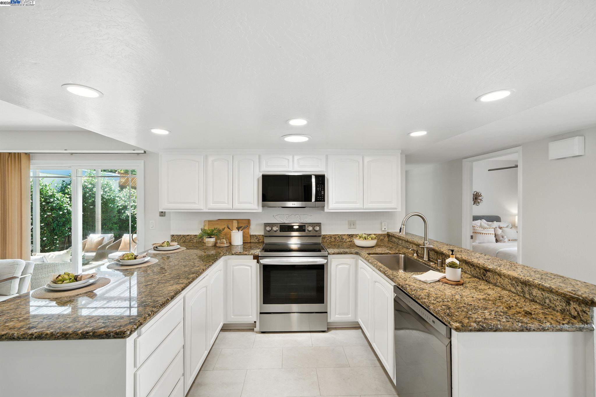 Detail Gallery Image 10 of 37 For 3871 Dryden Rd, Fremont,  CA 94555 - 3 Beds | 2 Baths