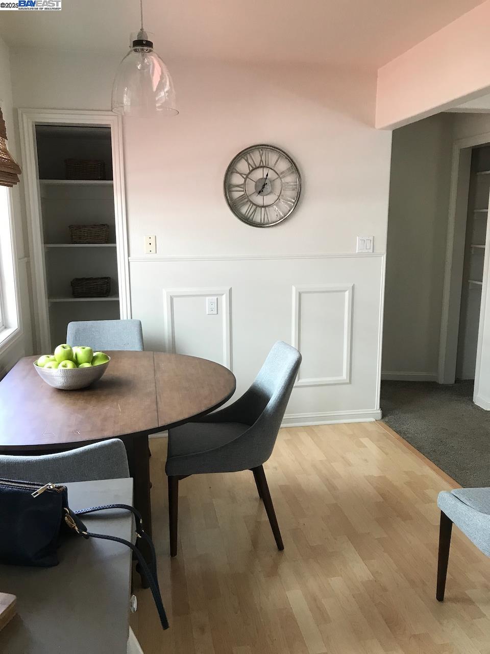 Detail Gallery Image 4 of 9 For 1718 Schiller St, Alameda,  CA 94501 - 2 Beds | 1 Baths