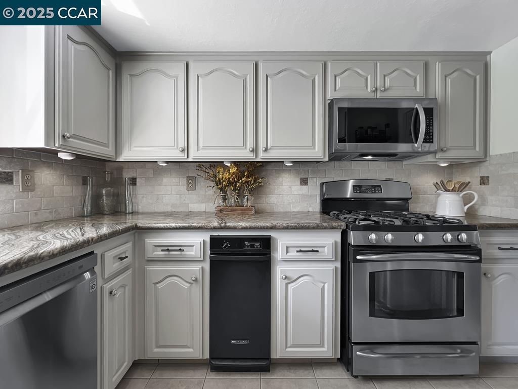 Detail Gallery Image 19 of 60 For 14 Mt Eden Pl, Clayton,  CA 94517 - 4 Beds | 2 Baths