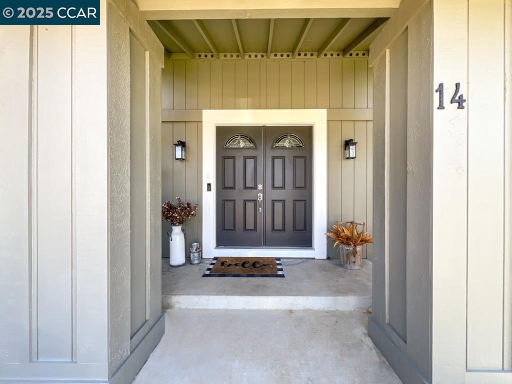 Detail Gallery Image 3 of 60 For 14 Mt Eden Pl, Clayton,  CA 94517 - 4 Beds | 2 Baths