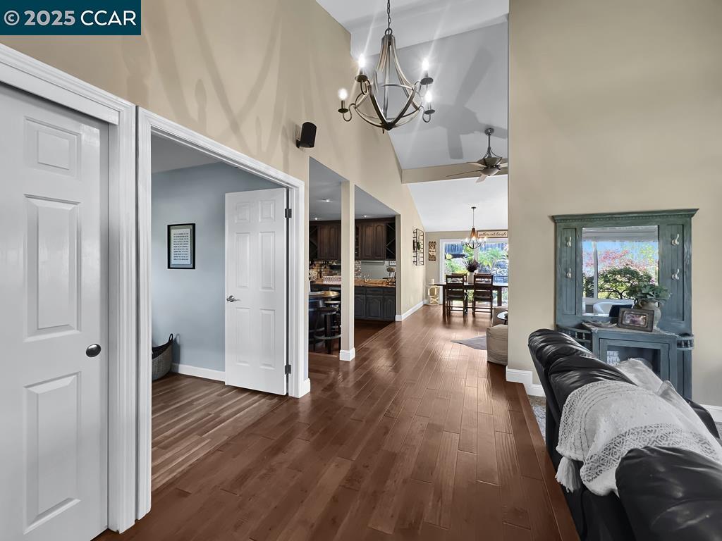 Detail Gallery Image 4 of 60 For 14 Mt Eden Pl, Clayton,  CA 94517 - 4 Beds | 2 Baths