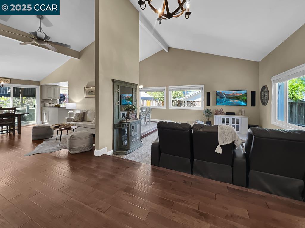 Detail Gallery Image 5 of 60 For 14 Mt Eden Pl, Clayton,  CA 94517 - 4 Beds | 2 Baths