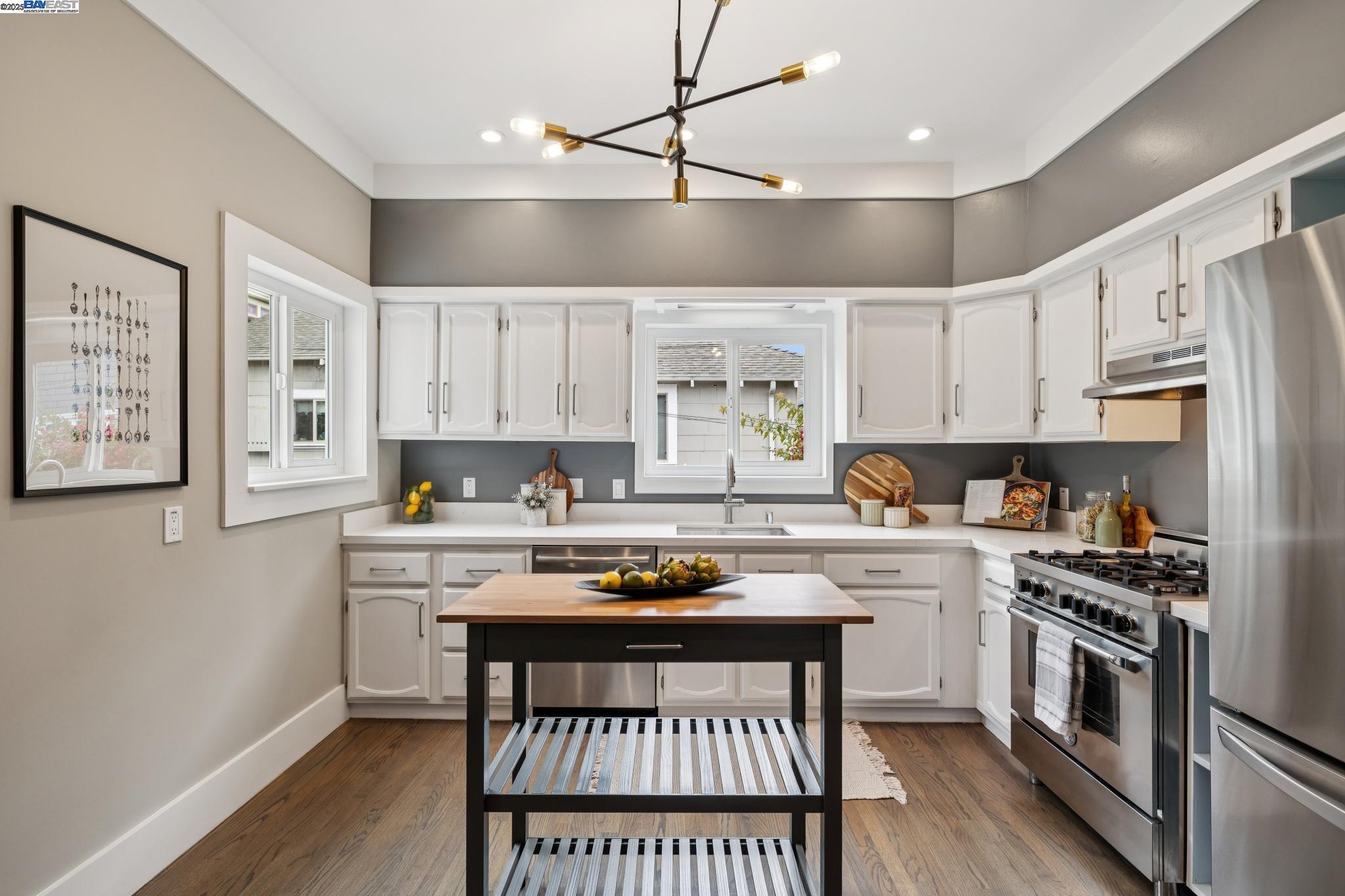 Detail Gallery Image 14 of 54 For 1906 Lafayette St, Alameda,  CA 94501 - 3 Beds | 2 Baths