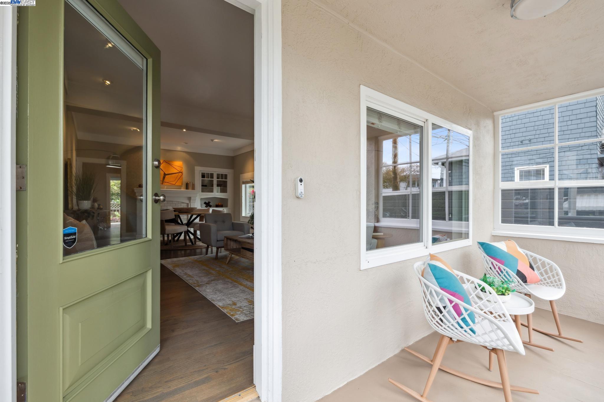 Detail Gallery Image 2 of 54 For 1906 Lafayette St, Alameda,  CA 94501 - 3 Beds | 2 Baths
