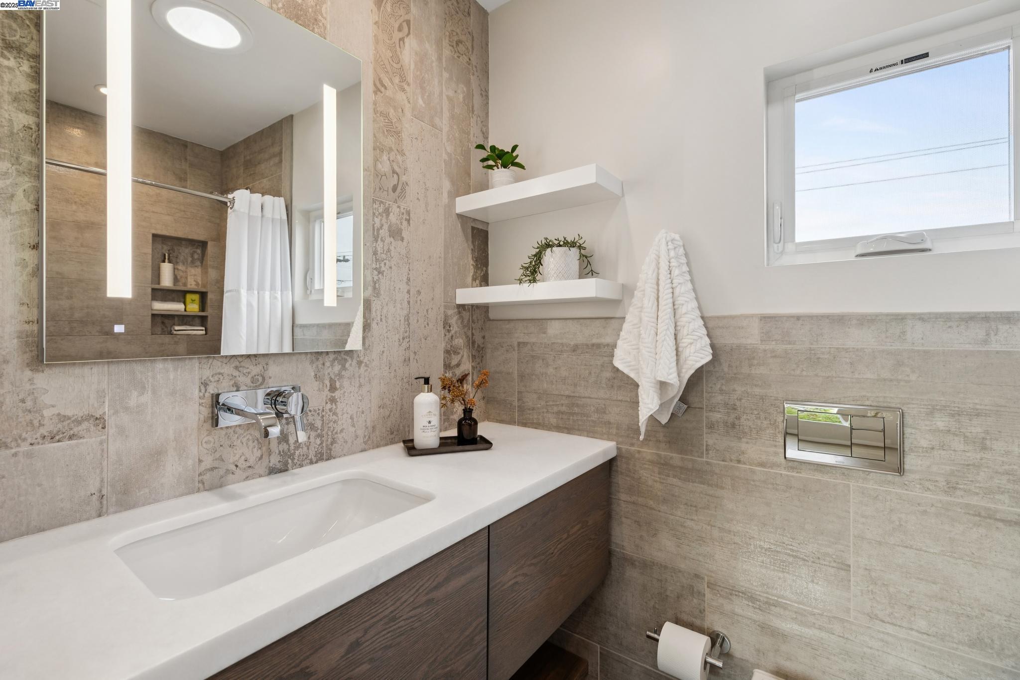 Detail Gallery Image 36 of 54 For 1906 Lafayette St, Alameda,  CA 94501 - 3 Beds | 2 Baths
