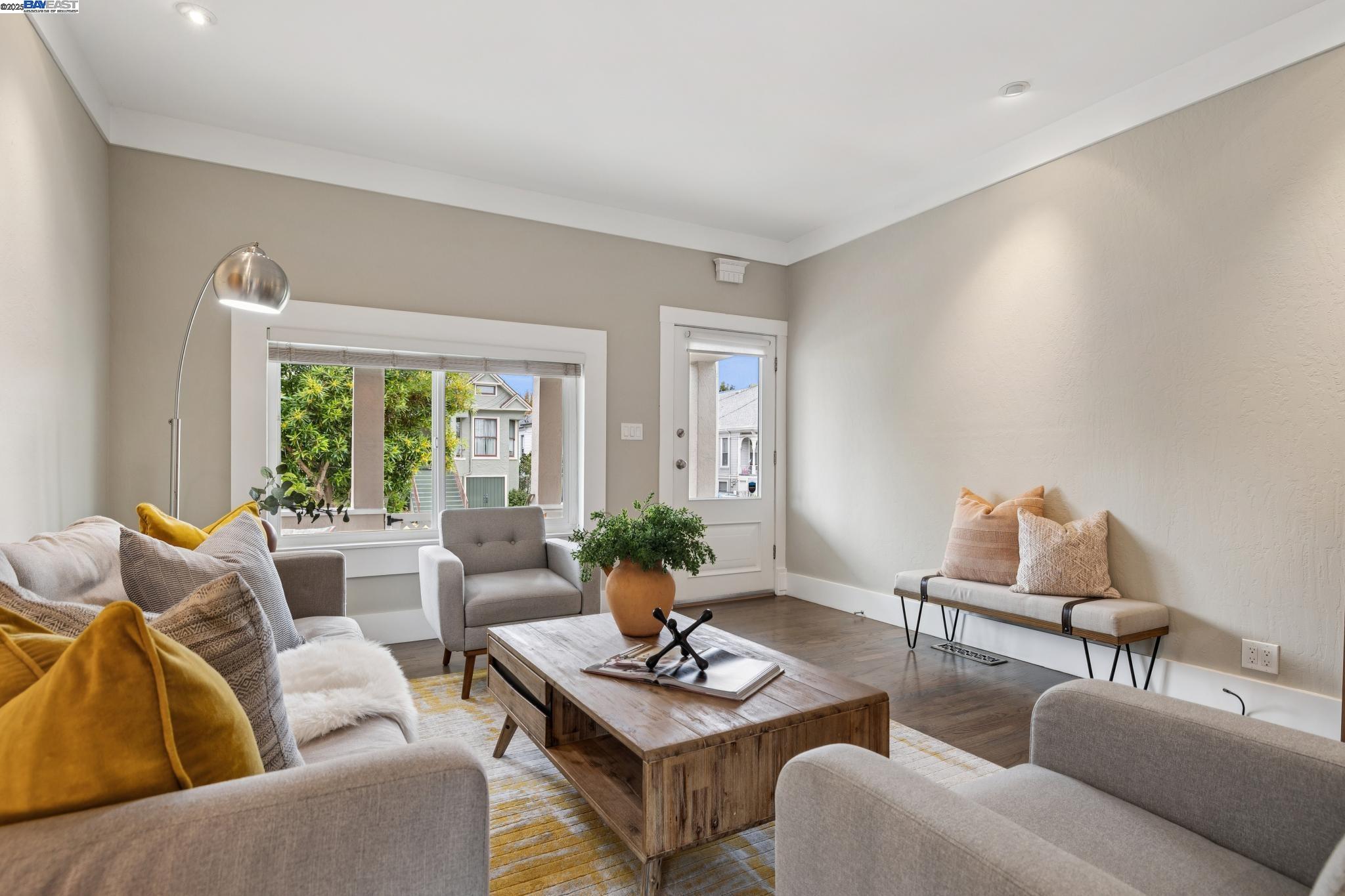 Detail Gallery Image 5 of 54 For 1906 Lafayette St, Alameda,  CA 94501 - 3 Beds | 2 Baths