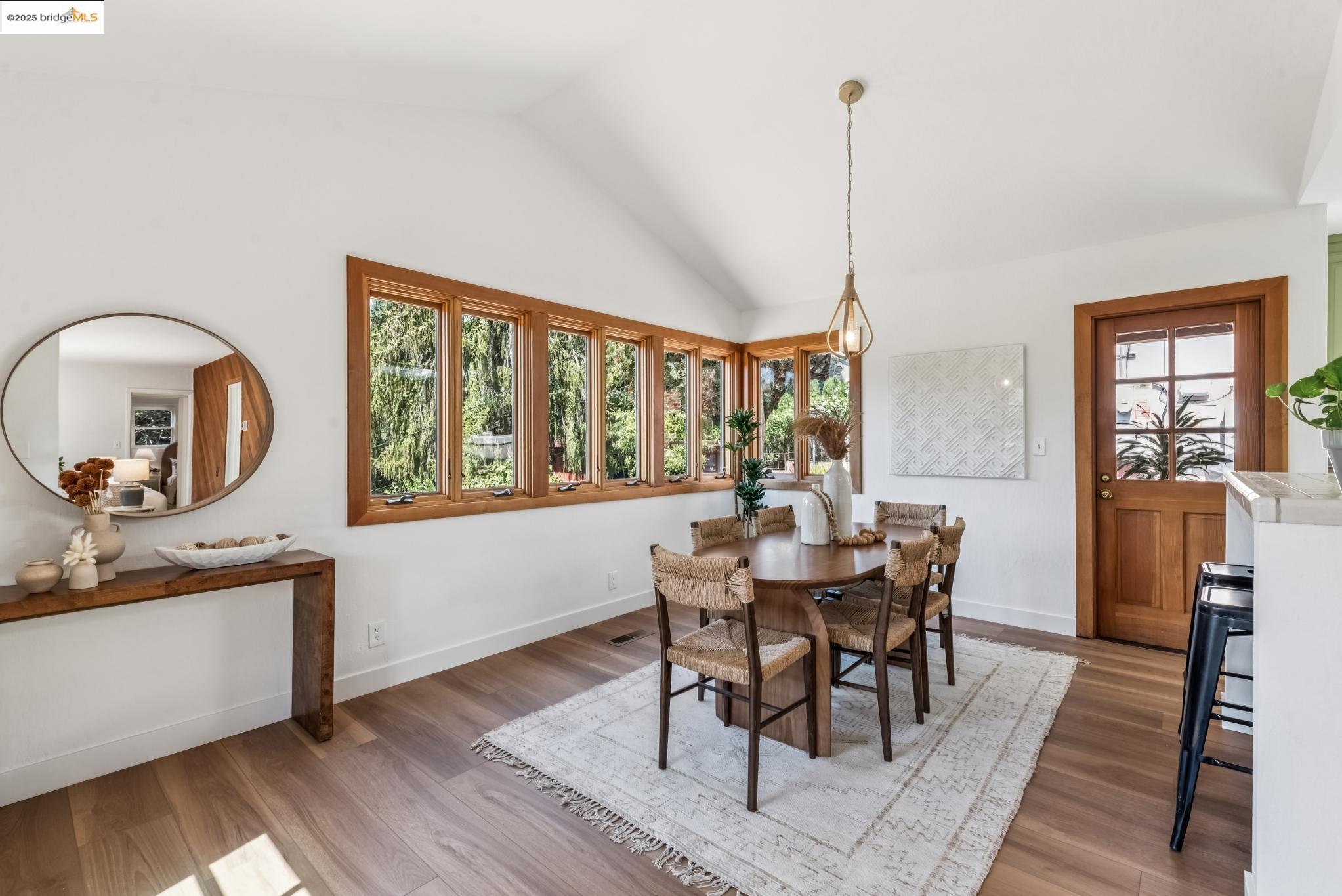 Detail Gallery Image 11 of 52 For 3176 Jordan Rd, Oakland,  CA 94602 - 2 Beds | 1 Baths