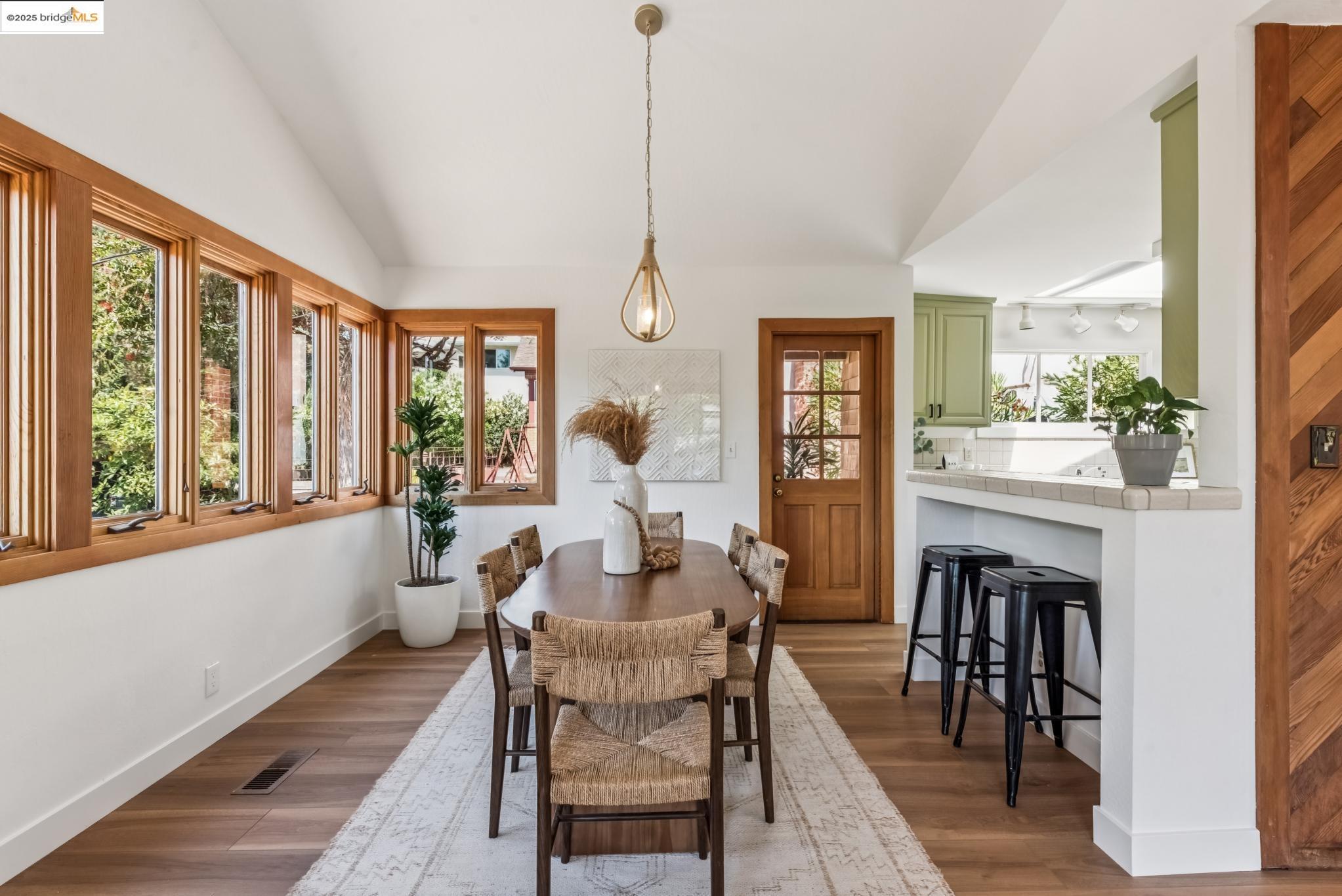 Detail Gallery Image 12 of 52 For 3176 Jordan Rd, Oakland,  CA 94602 - 2 Beds | 1 Baths