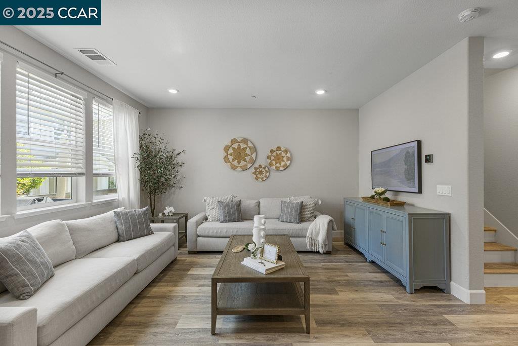 Detail Gallery Image 20 of 59 For 117 Wallace Circle, Moraga,  CA 94556 - 4 Beds | 3/1 Baths