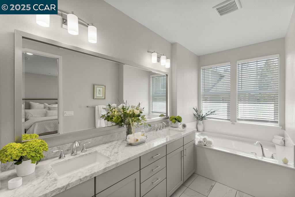 Detail Gallery Image 29 of 59 For 117 Wallace Circle, Moraga,  CA 94556 - 4 Beds | 3/1 Baths