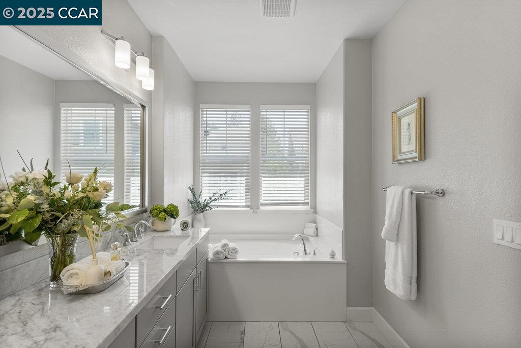 Detail Gallery Image 30 of 59 For 117 Wallace Circle, Moraga,  CA 94556 - 4 Beds | 3/1 Baths