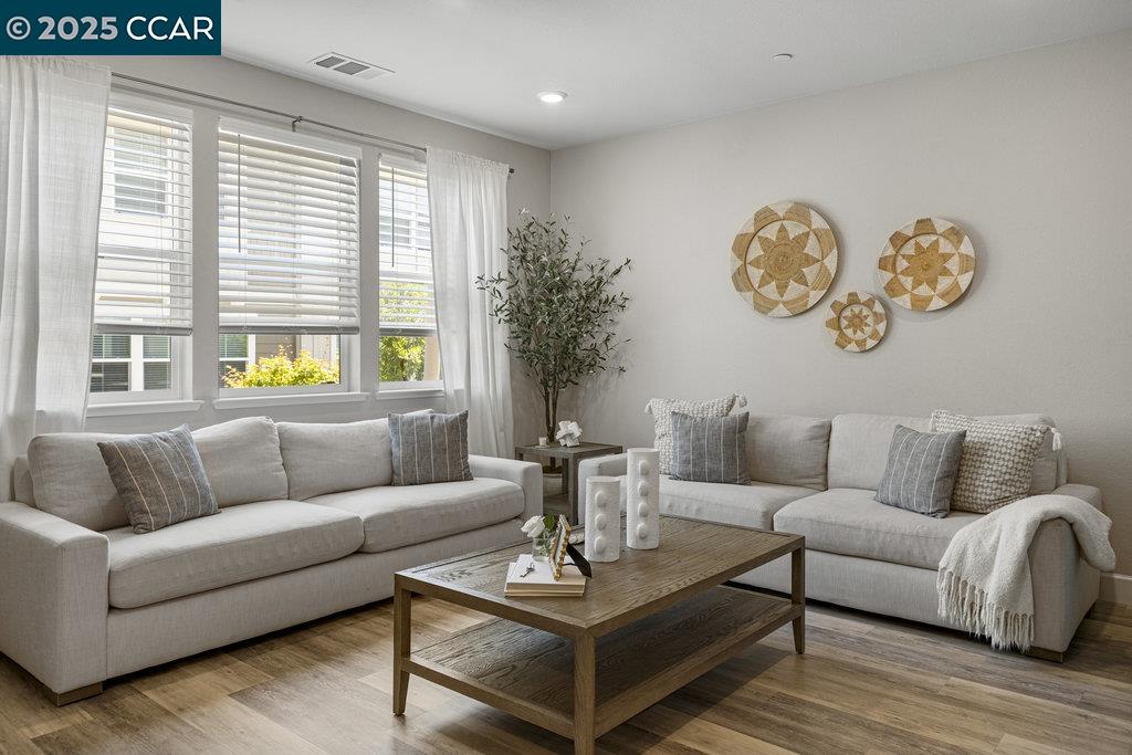 Photo #5: 41108115 Listing 