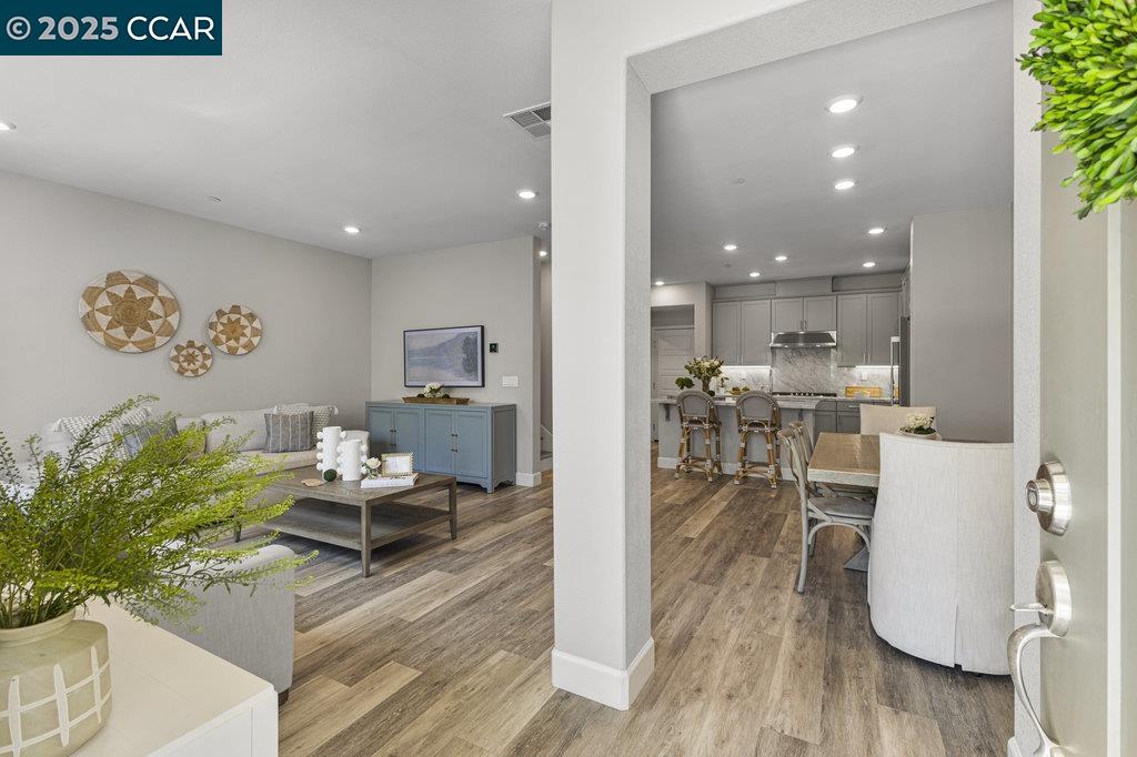 Detail Gallery Image 6 of 59 For 117 Wallace Circle, Moraga,  CA 94556 - 4 Beds | 3/1 Baths
