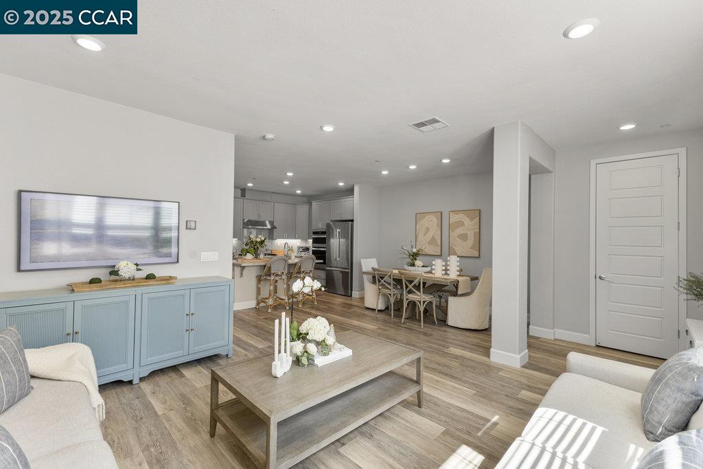 Detail Gallery Image 9 of 59 For 117 Wallace Circle, Moraga,  CA 94556 - 4 Beds | 3/1 Baths