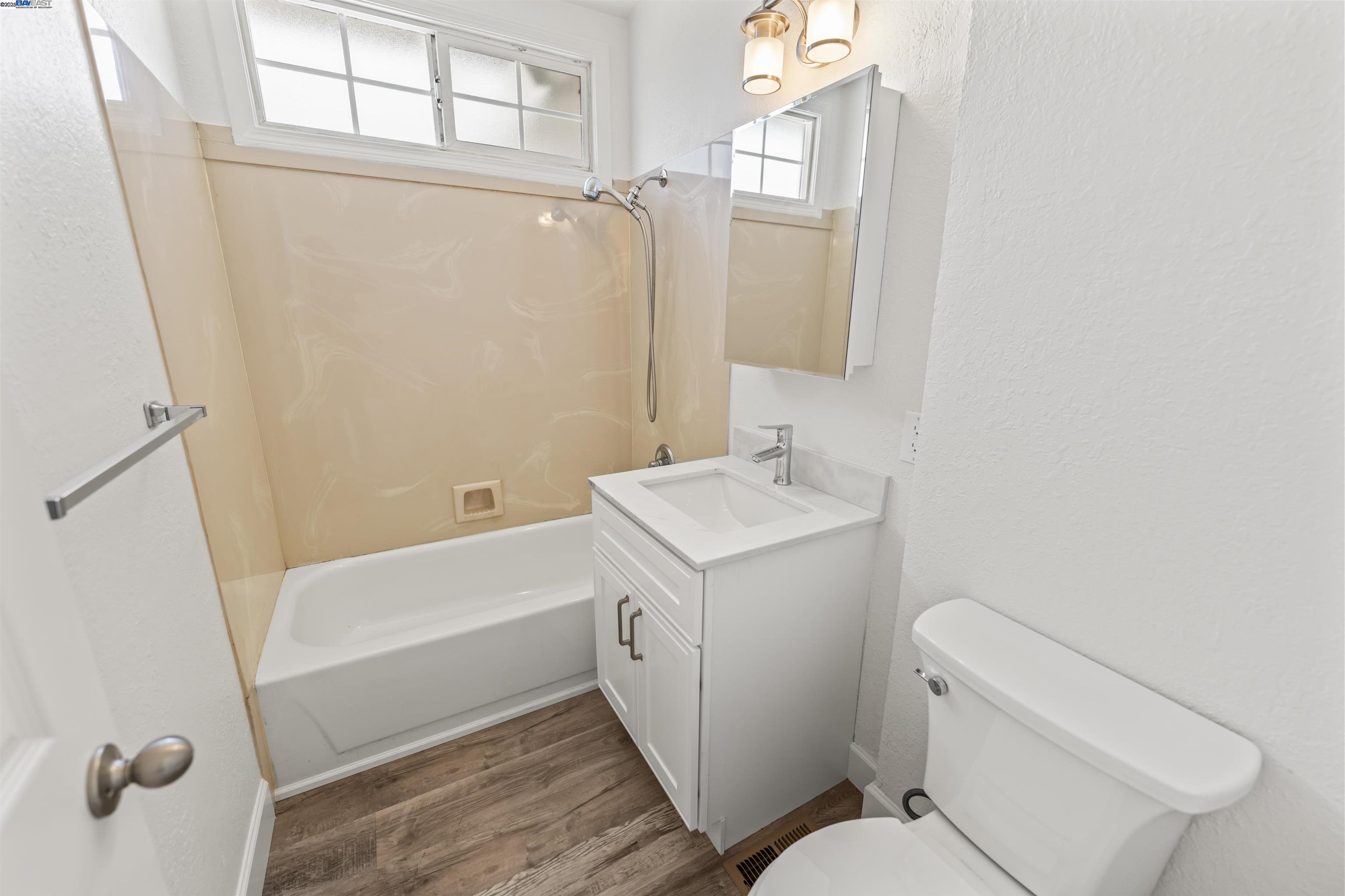 Detail Gallery Image 14 of 17 For 2320 Cutting Blvd, Richmond,  CA 94804 - 3 Beds | 2 Baths