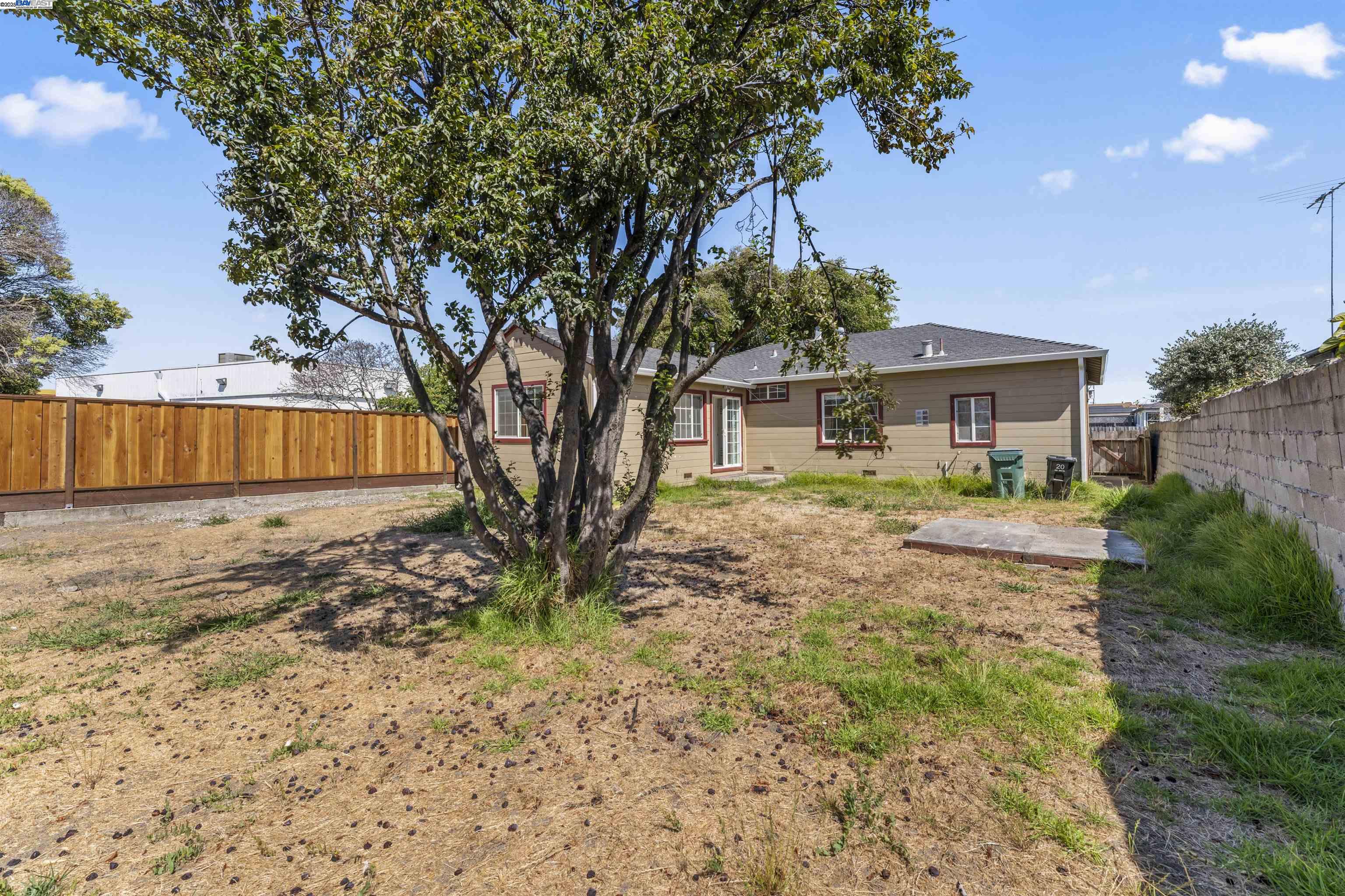 Detail Gallery Image 16 of 17 For 2320 Cutting Blvd, Richmond,  CA 94804 - 3 Beds | 2 Baths