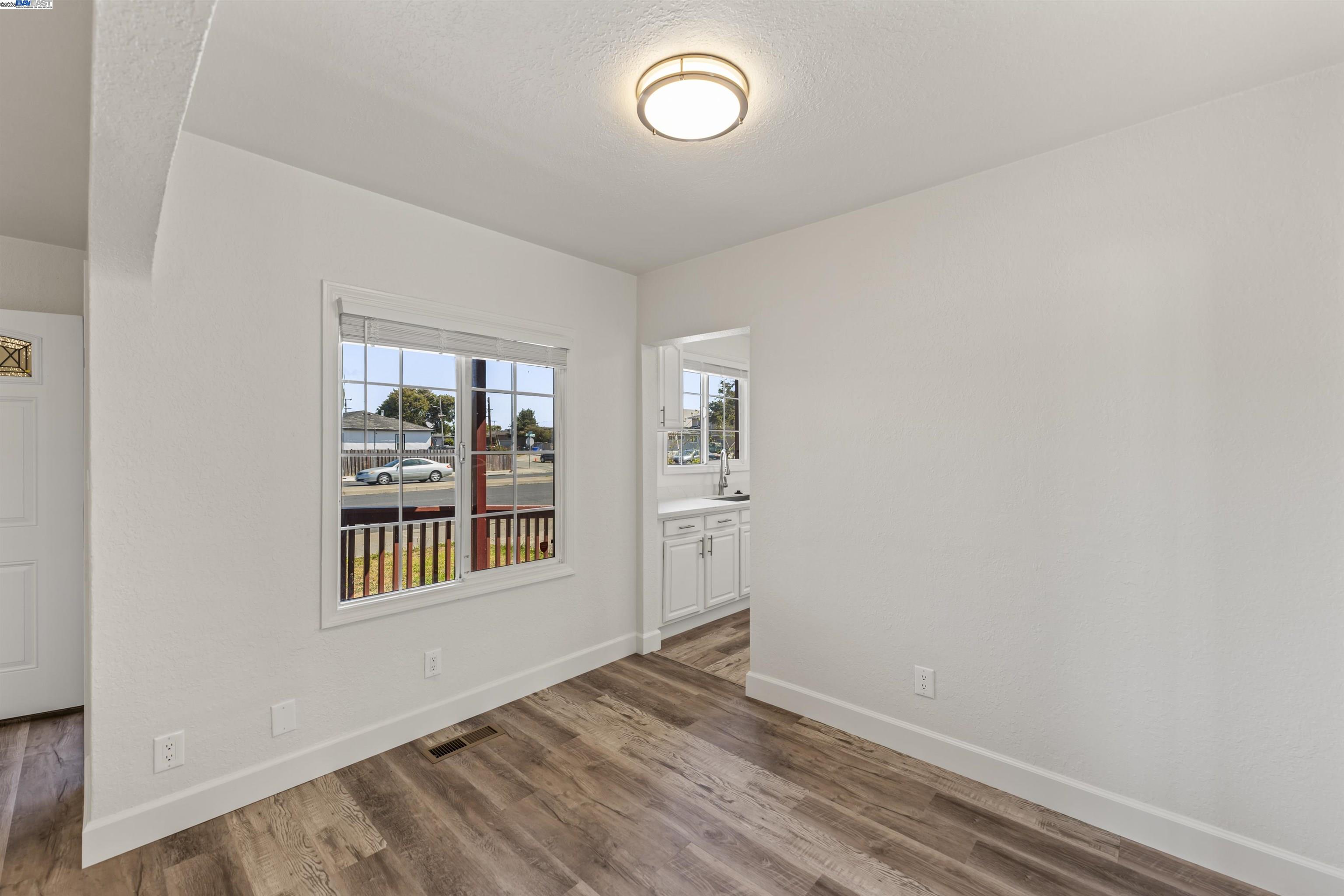 Detail Gallery Image 5 of 17 For 2320 Cutting Blvd, Richmond,  CA 94804 - 3 Beds | 2 Baths