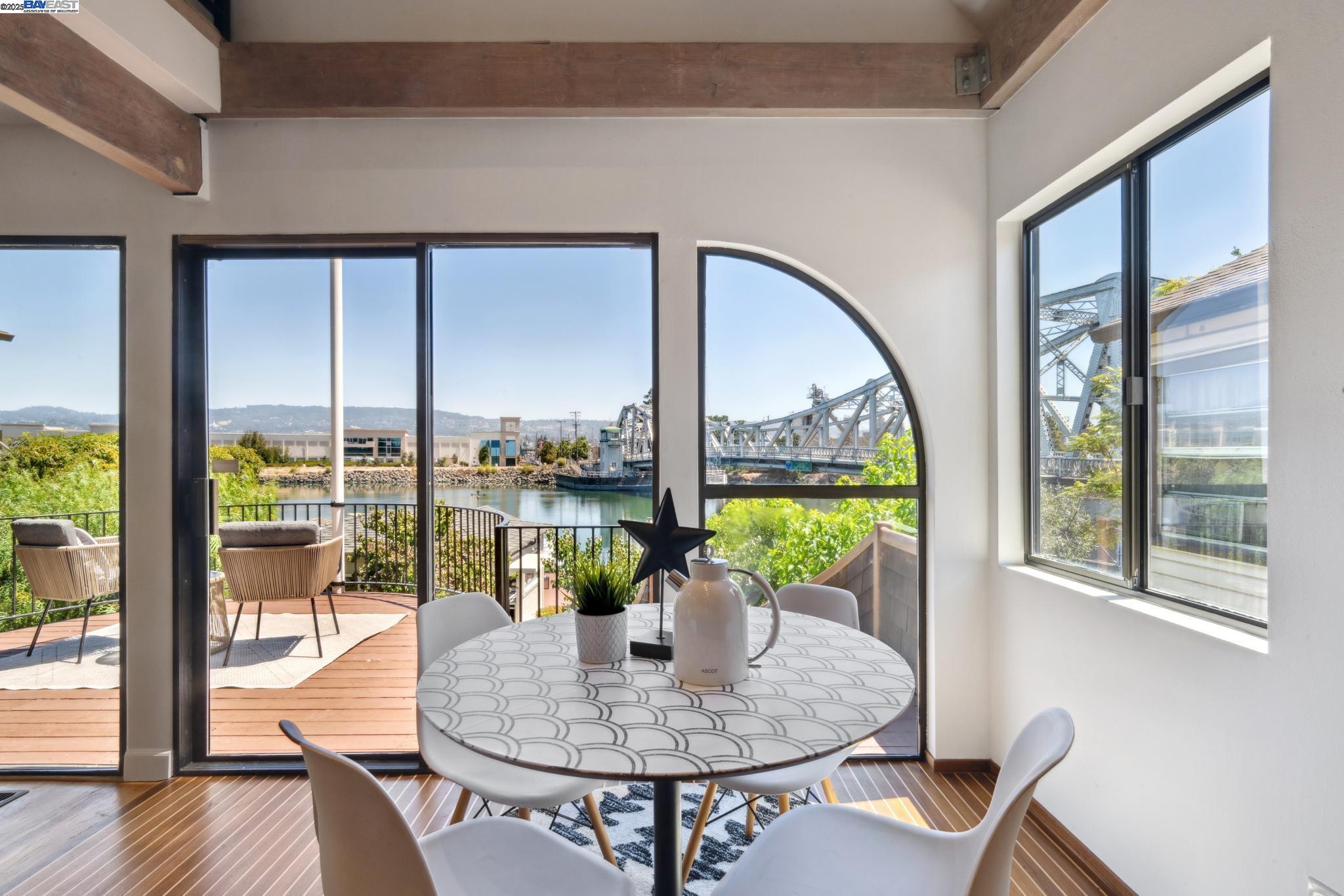 Detail Gallery Image 20 of 60 For 3127 Marina Drive, Alameda,  CA 94501 - 4 Beds | 3 Baths