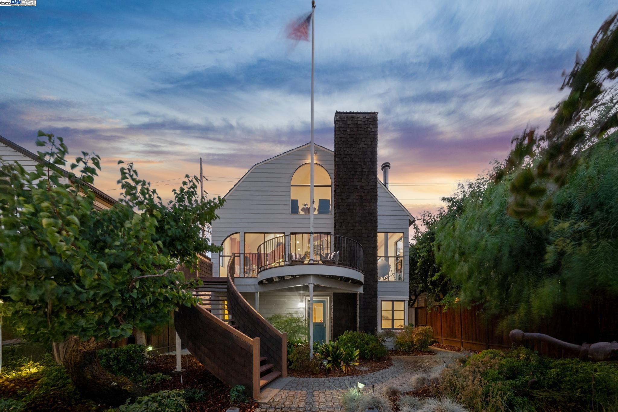 Detail Gallery Image 5 of 60 For 3127 Marina Drive, Alameda,  CA 94501 - 4 Beds | 3 Baths