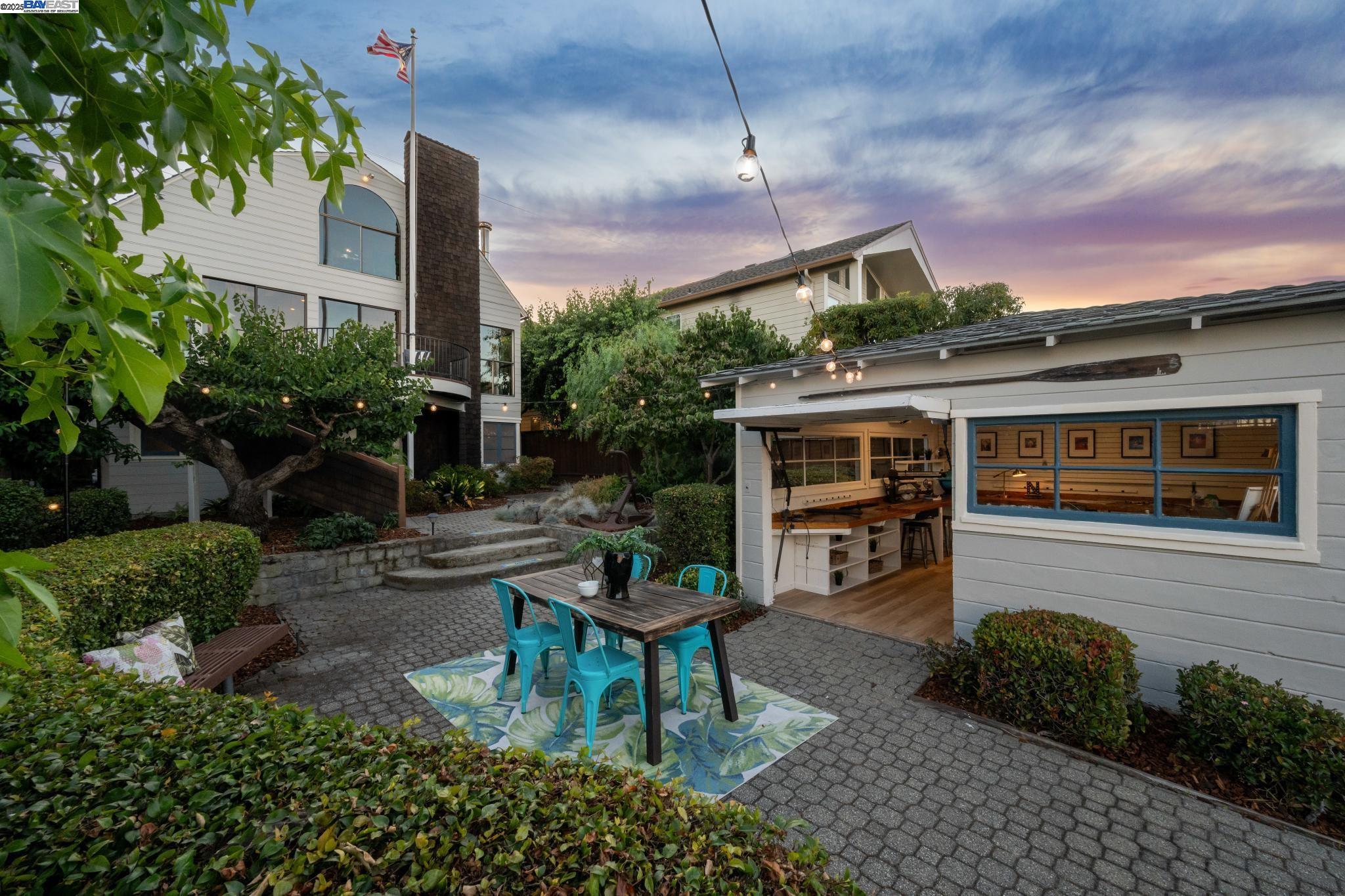 Detail Gallery Image 7 of 60 For 3127 Marina Drive, Alameda,  CA 94501 - 4 Beds | 3 Baths