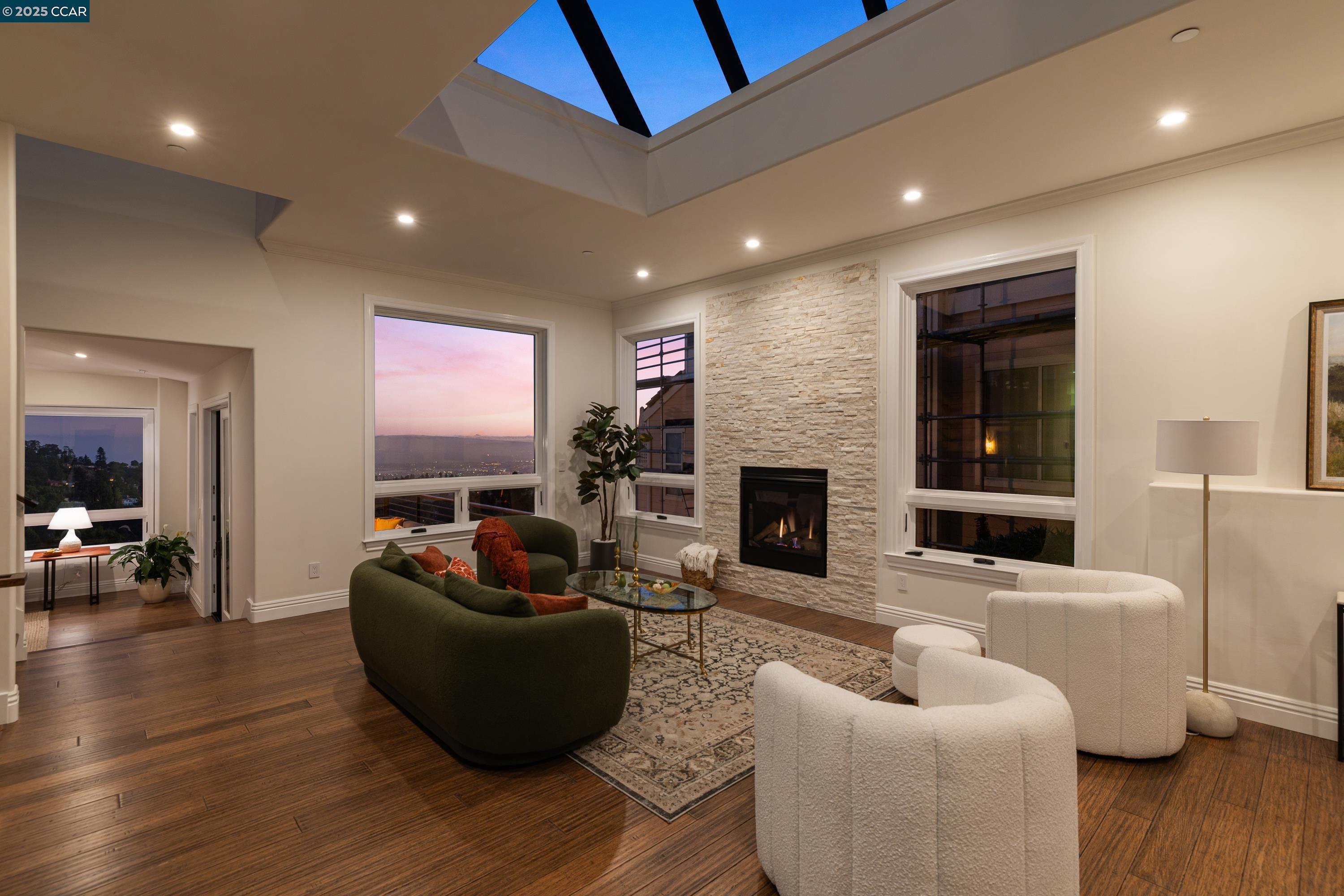 Detail Gallery Image 17 of 55 For 6979 Elverton Dr, Oakland,  CA 94611 - 5 Beds | 5/1 Baths