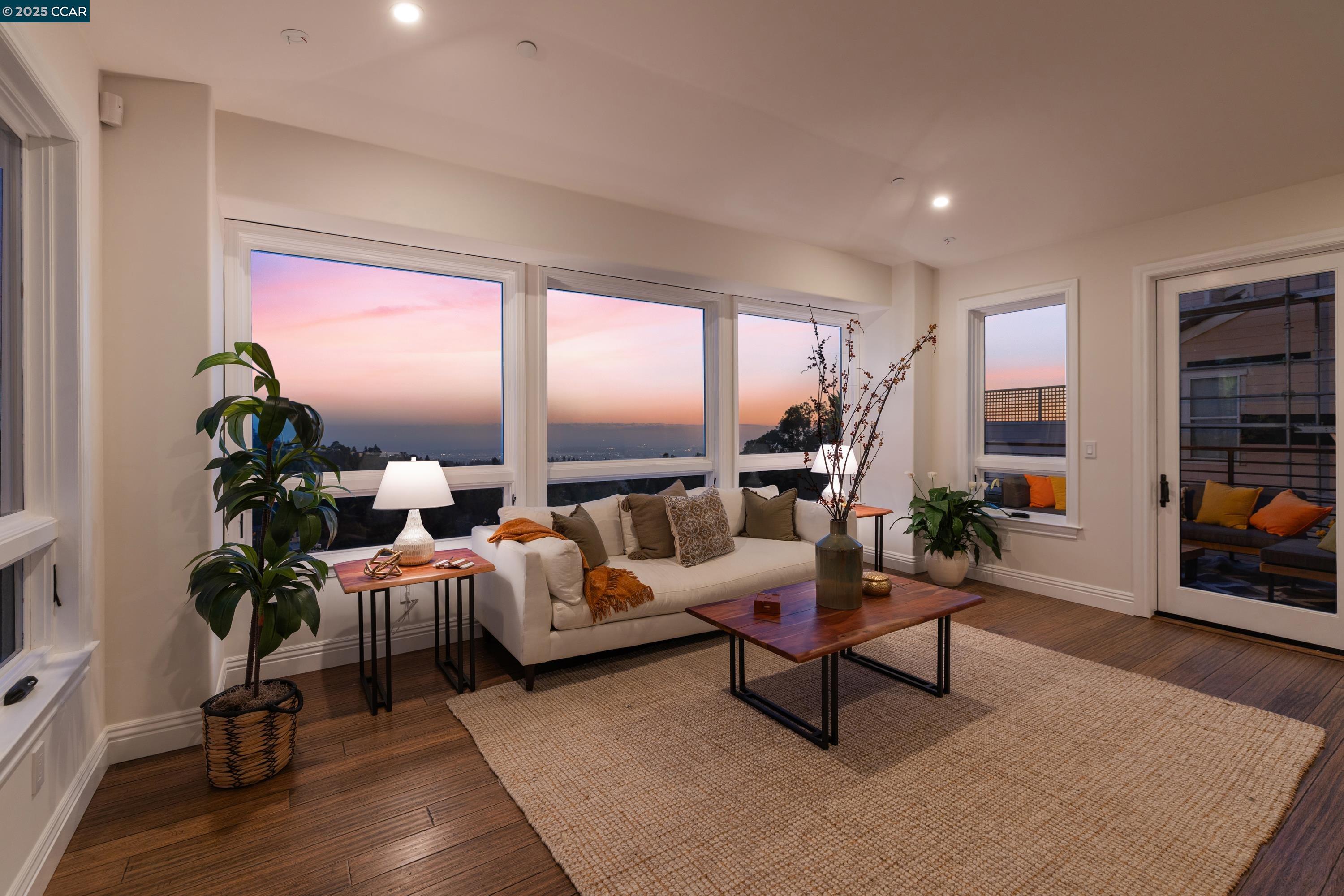 Detail Gallery Image 18 of 55 For 6979 Elverton Dr, Oakland,  CA 94611 - 5 Beds | 5/1 Baths