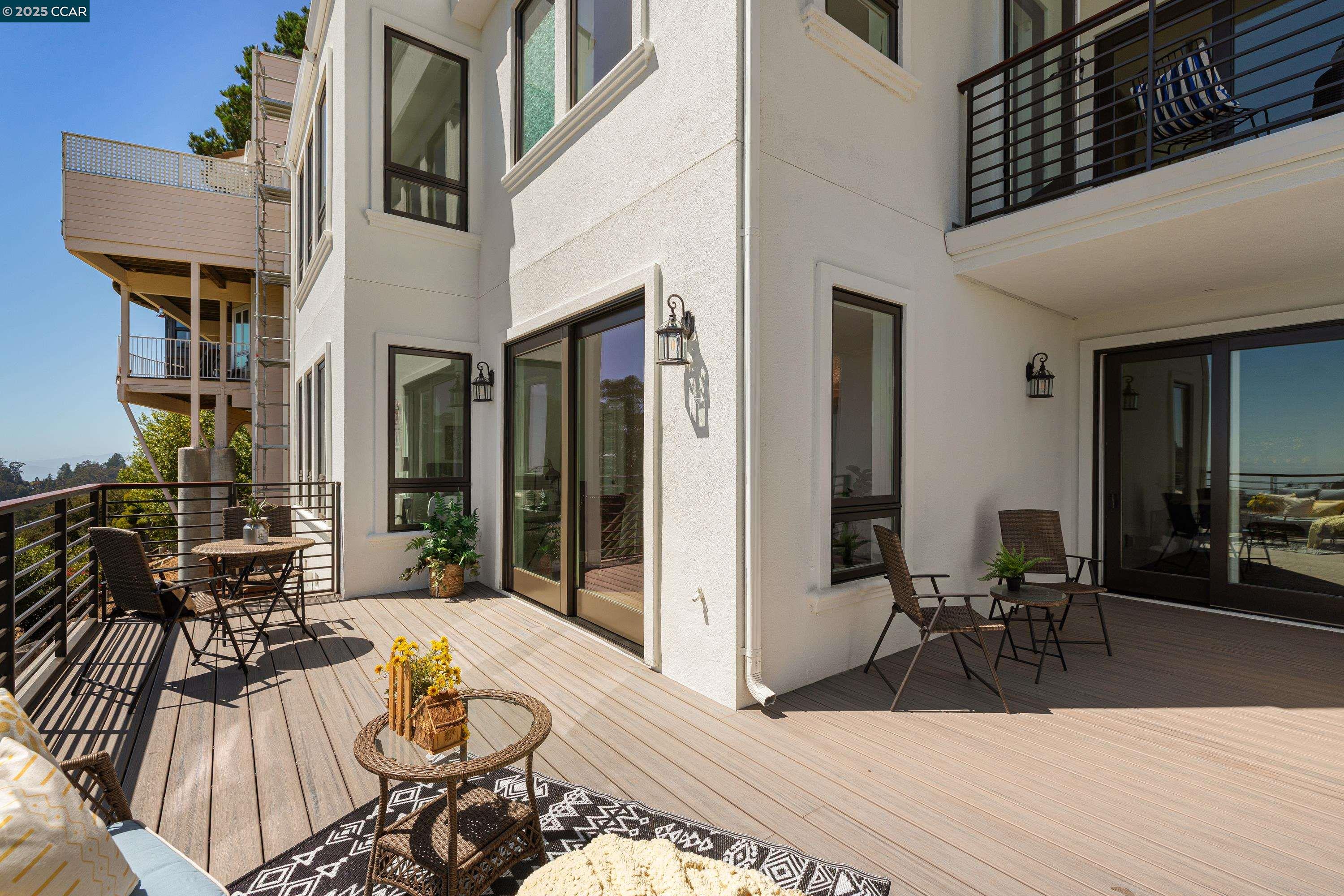 Detail Gallery Image 20 of 55 For 6979 Elverton Dr, Oakland,  CA 94611 - 5 Beds | 5/1 Baths