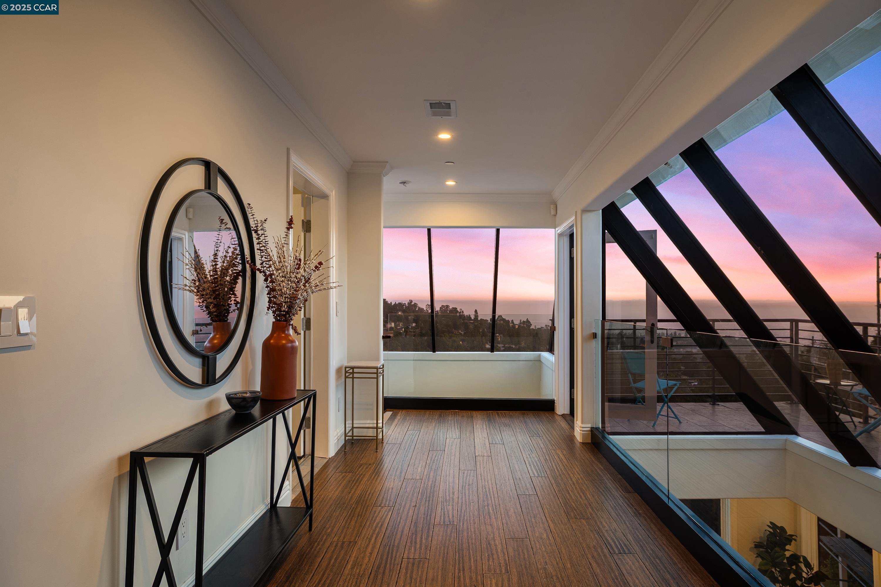 Detail Gallery Image 3 of 55 For 6979 Elverton Dr, Oakland,  CA 94611 - 5 Beds | 5/1 Baths