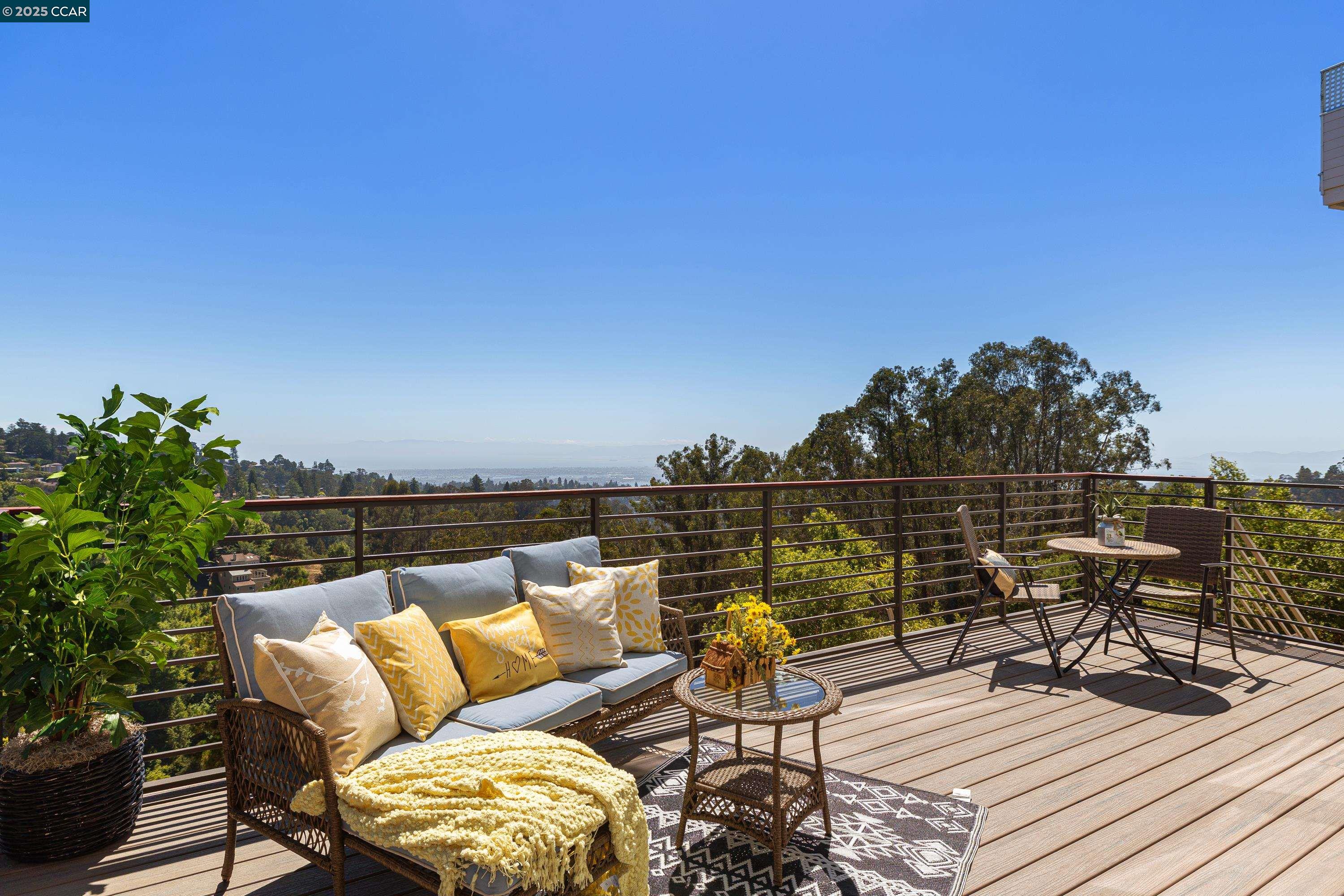 Detail Gallery Image 22 of 55 For 6979 Elverton Dr, Oakland,  CA 94611 - 5 Beds | 5/1 Baths