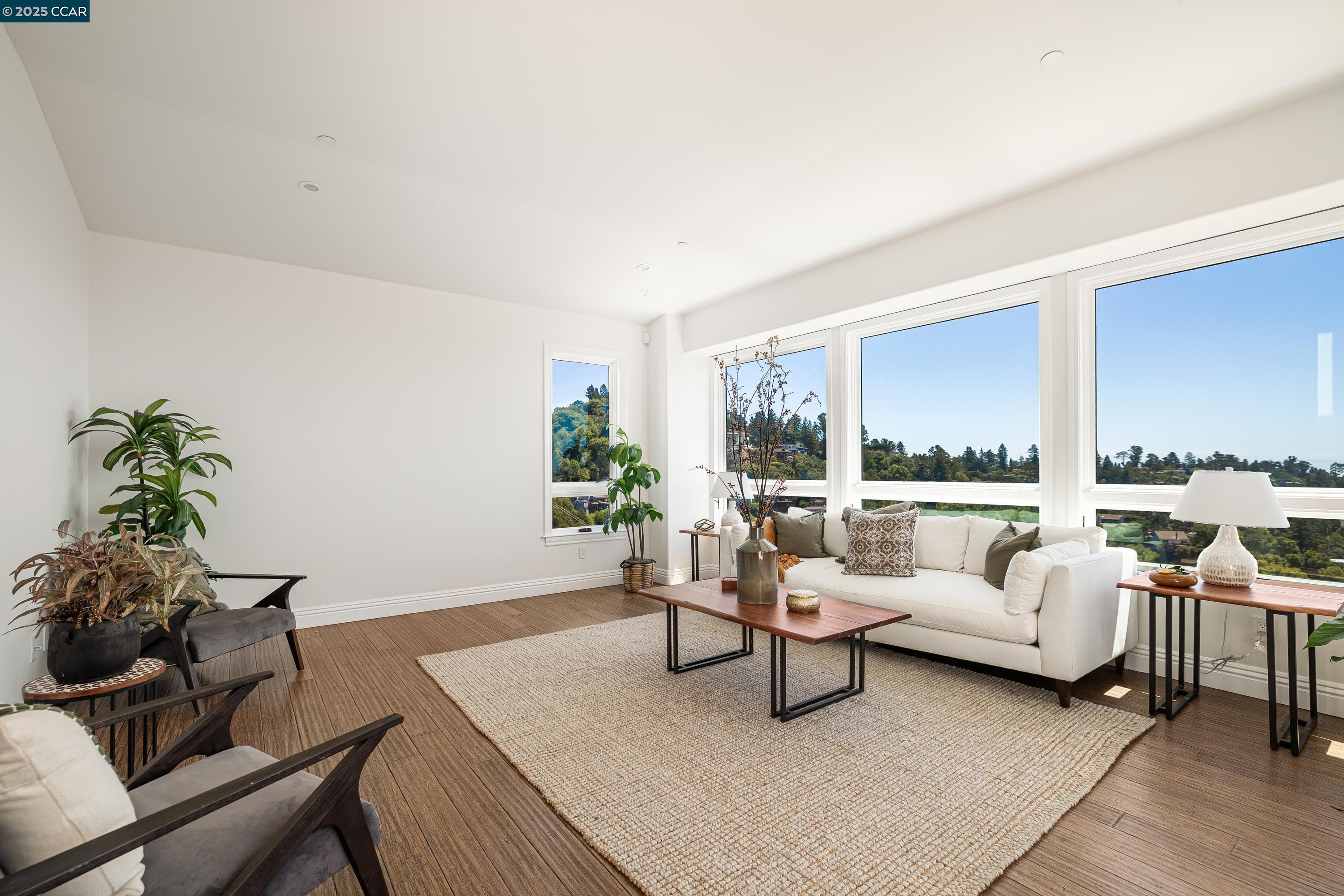Detail Gallery Image 27 of 55 For 6979 Elverton Dr, Oakland,  CA 94611 - 5 Beds | 5/1 Baths