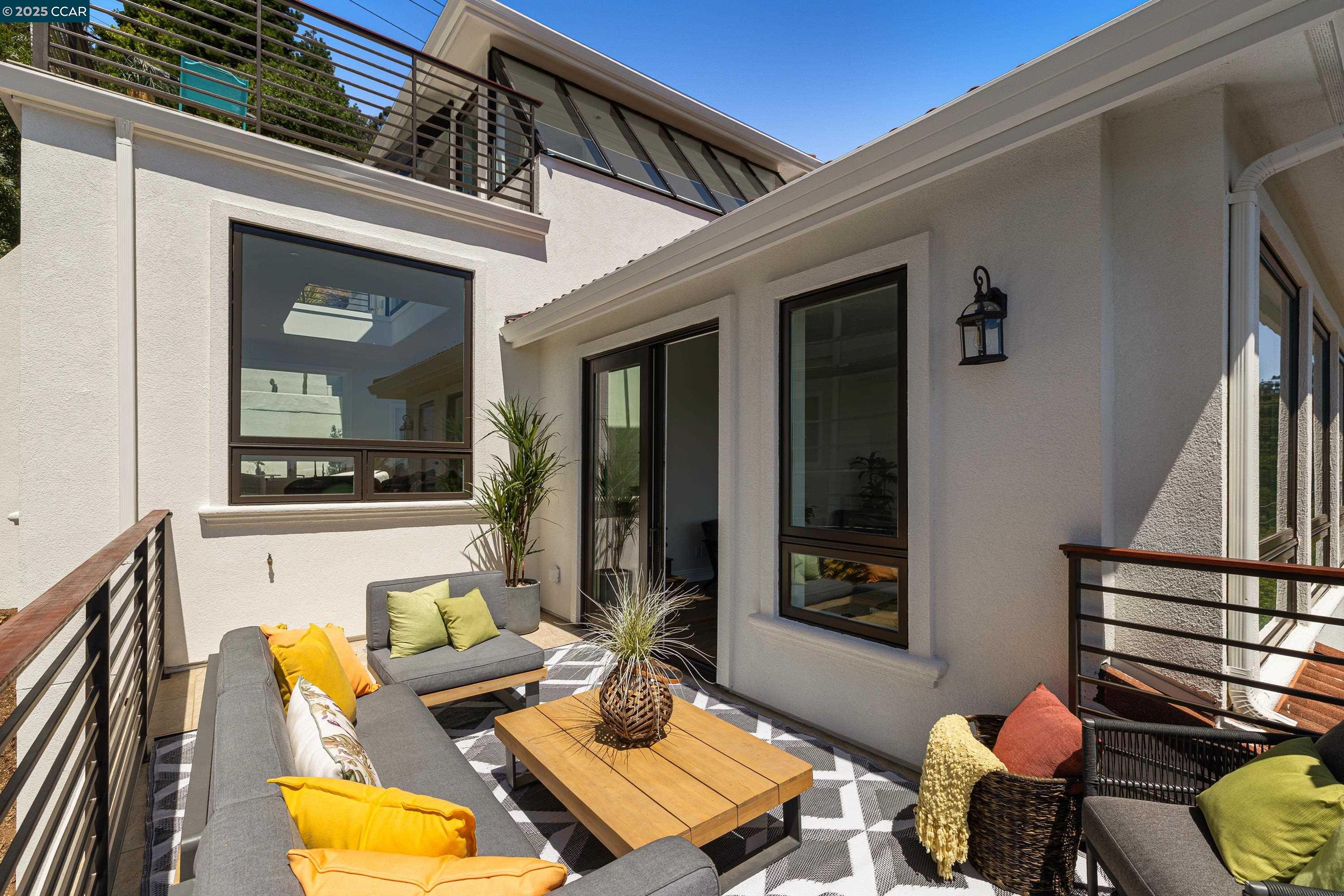 Detail Gallery Image 29 of 55 For 6979 Elverton Dr, Oakland,  CA 94611 - 5 Beds | 5/1 Baths