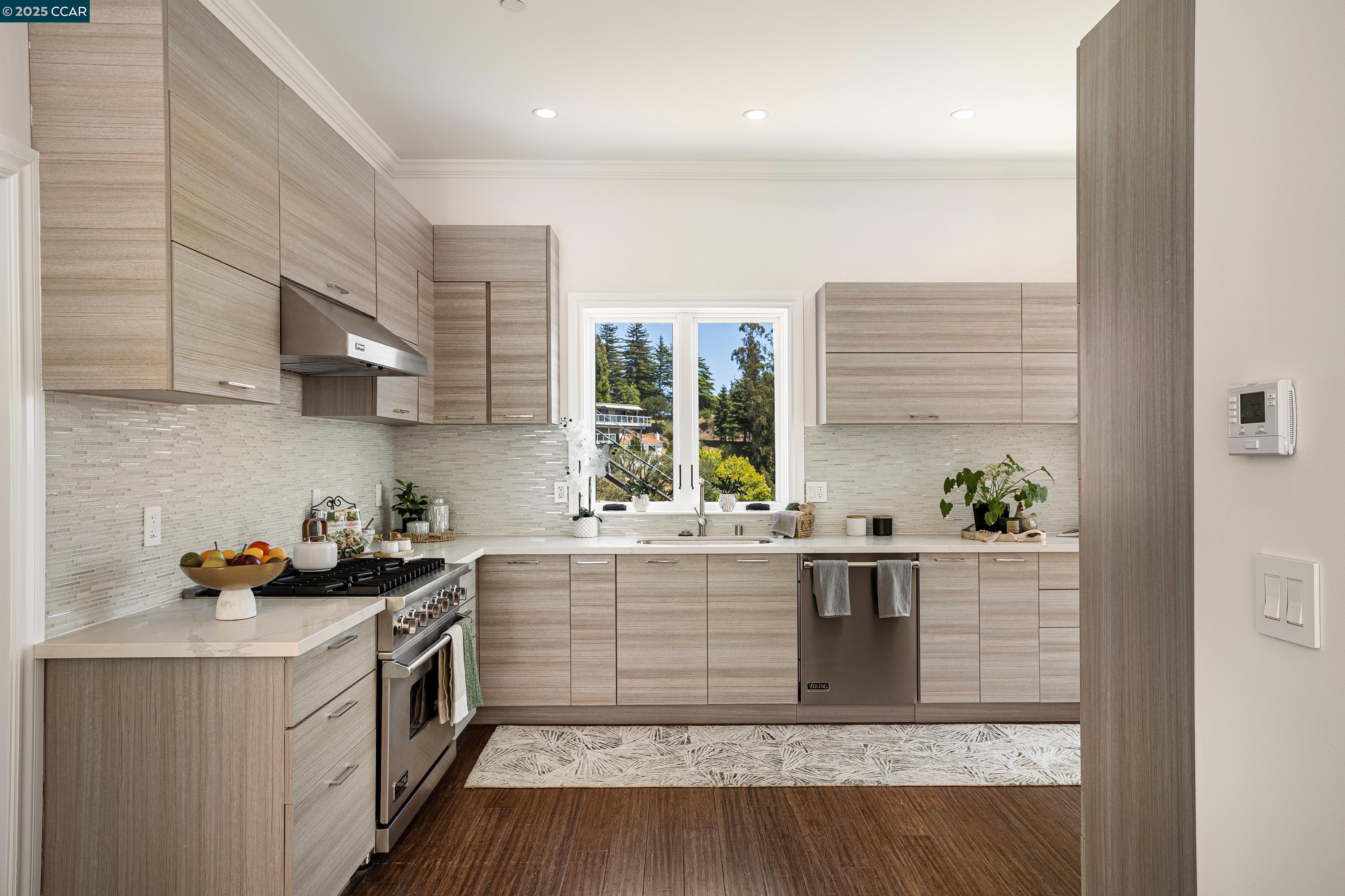 Detail Gallery Image 31 of 55 For 6979 Elverton Dr, Oakland,  CA 94611 - 5 Beds | 5/1 Baths